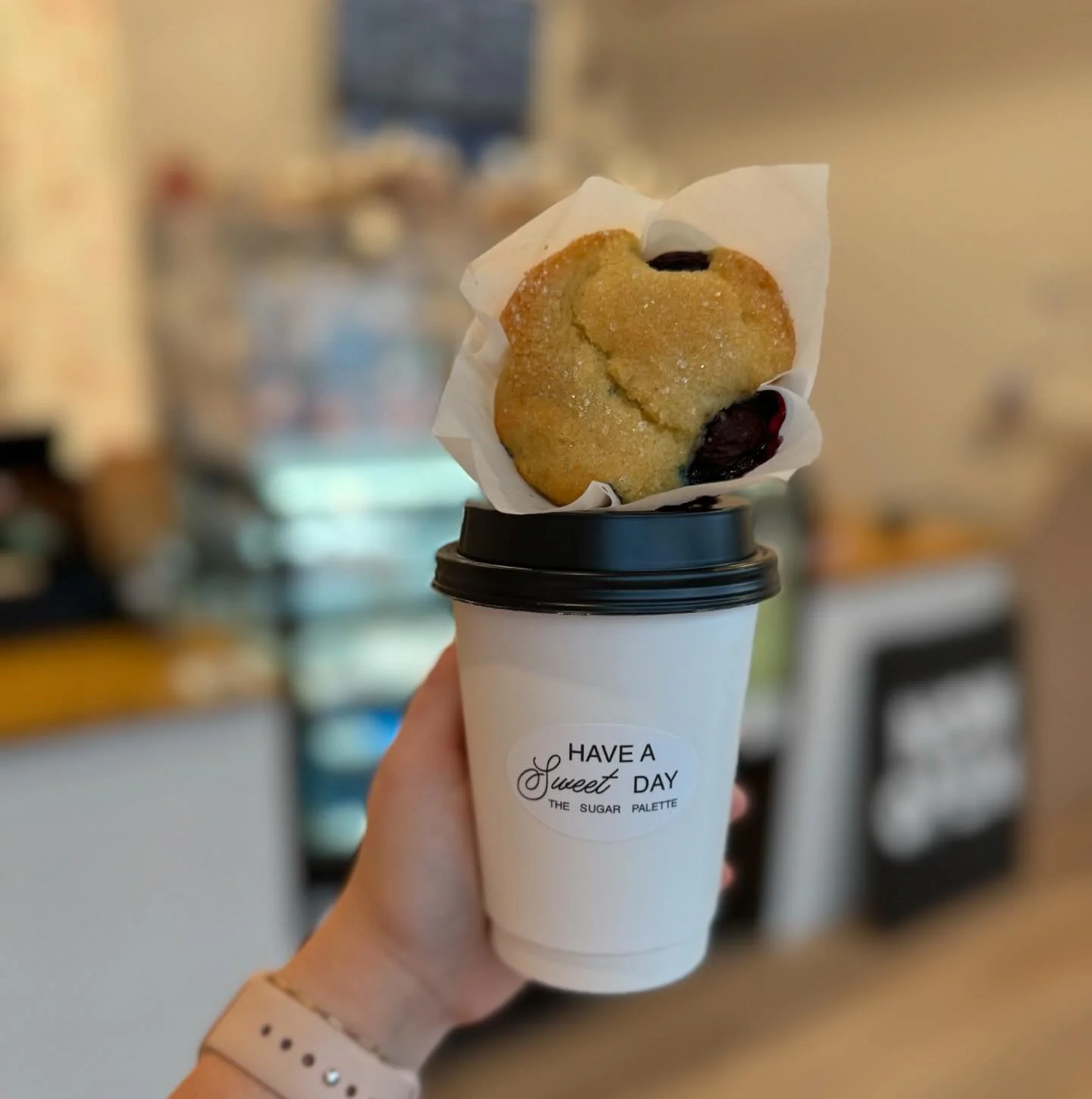Good morning!! Happy Thanksgiving to all! We are here to charge you up with caffeine and sweets to get you through the long day! We are open until 12 today to grab a hostess gift, coffee and some muffins😍
