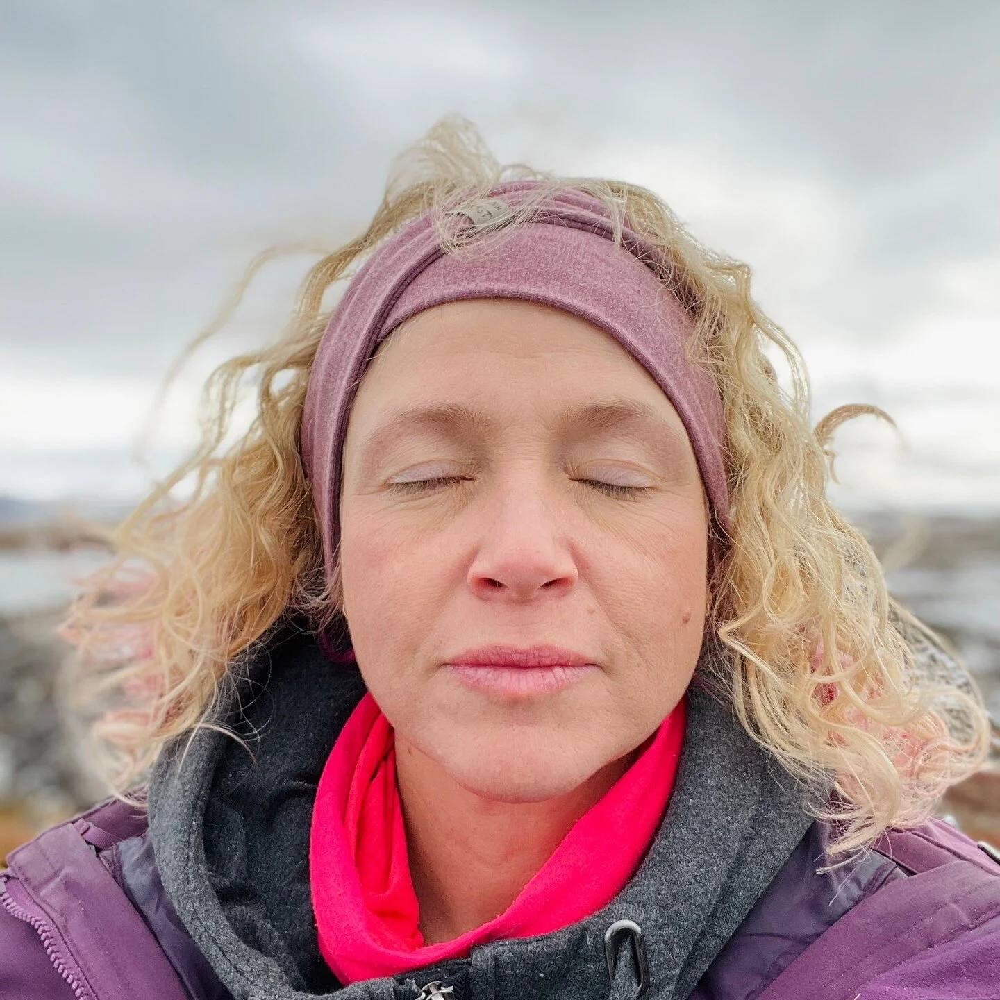 Often, we look at the last few months of the year as a time to jam in all the things we didn't get to. 

But right now, I'm slowing down so I can take time to think.

By the end of 2021 I will...

💛 Be more rested.
💙 Refocus on my why.
❤️️ Spend mo