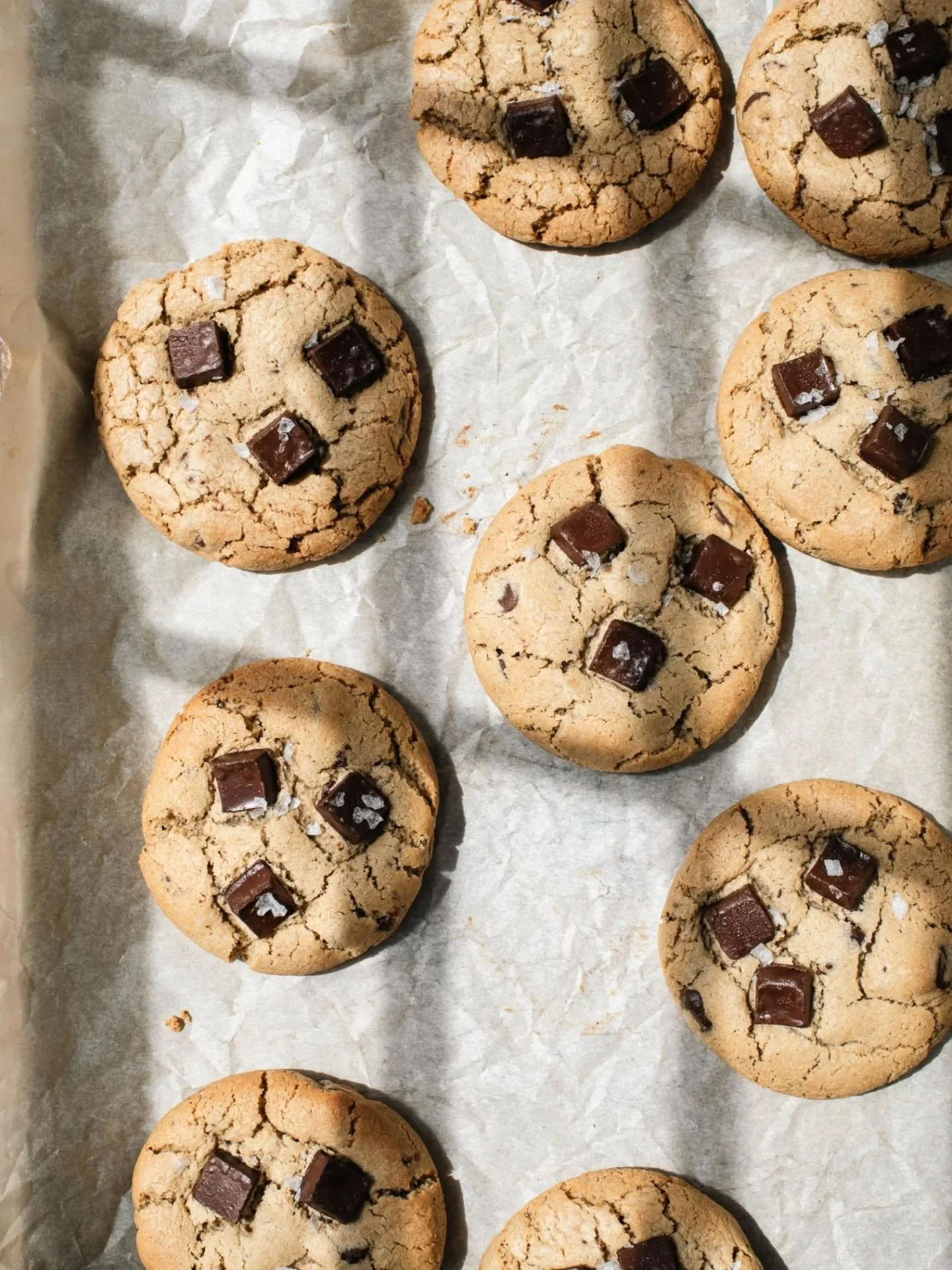 I have a simple recipe today so I can try to ease back in to work. Link in bio on link tree.

#glutenfree #cookies #foodphotography