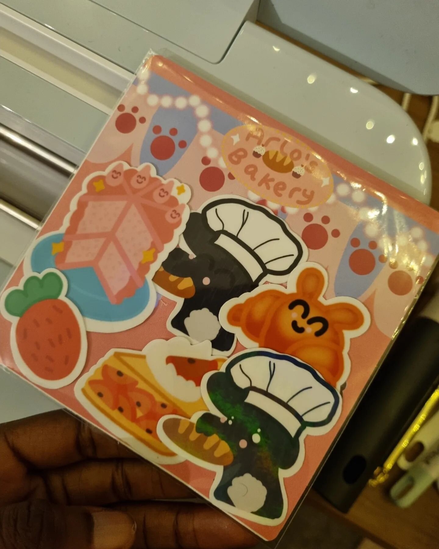🍰🧁✨️I cannot get over how CUTE these stickers are 😍😍 Arlo's bakery sticker pack goes on sale on the 20th of April at 11am !! Fill out the super short Google form link in my bio to register your interest, this helps me see how many to expect and r