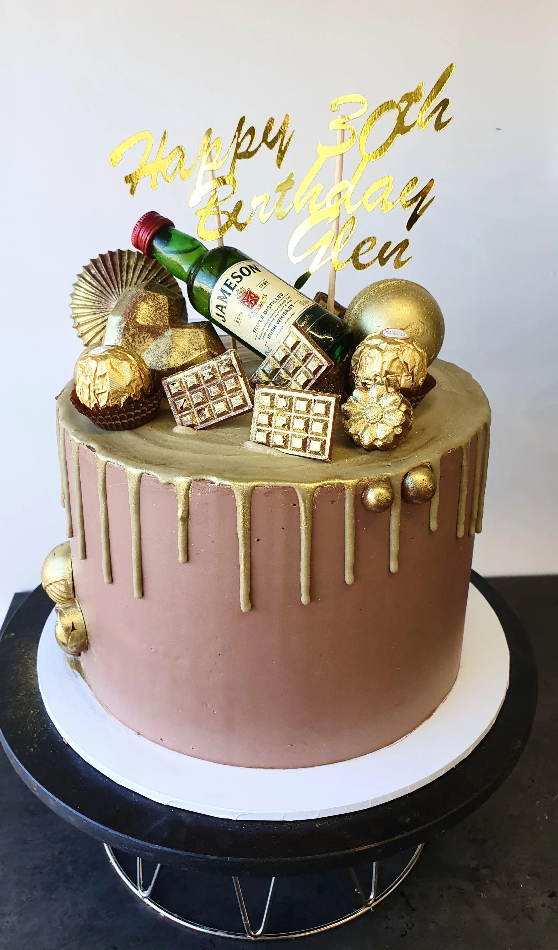 Chocolate Cake Dripping Design
