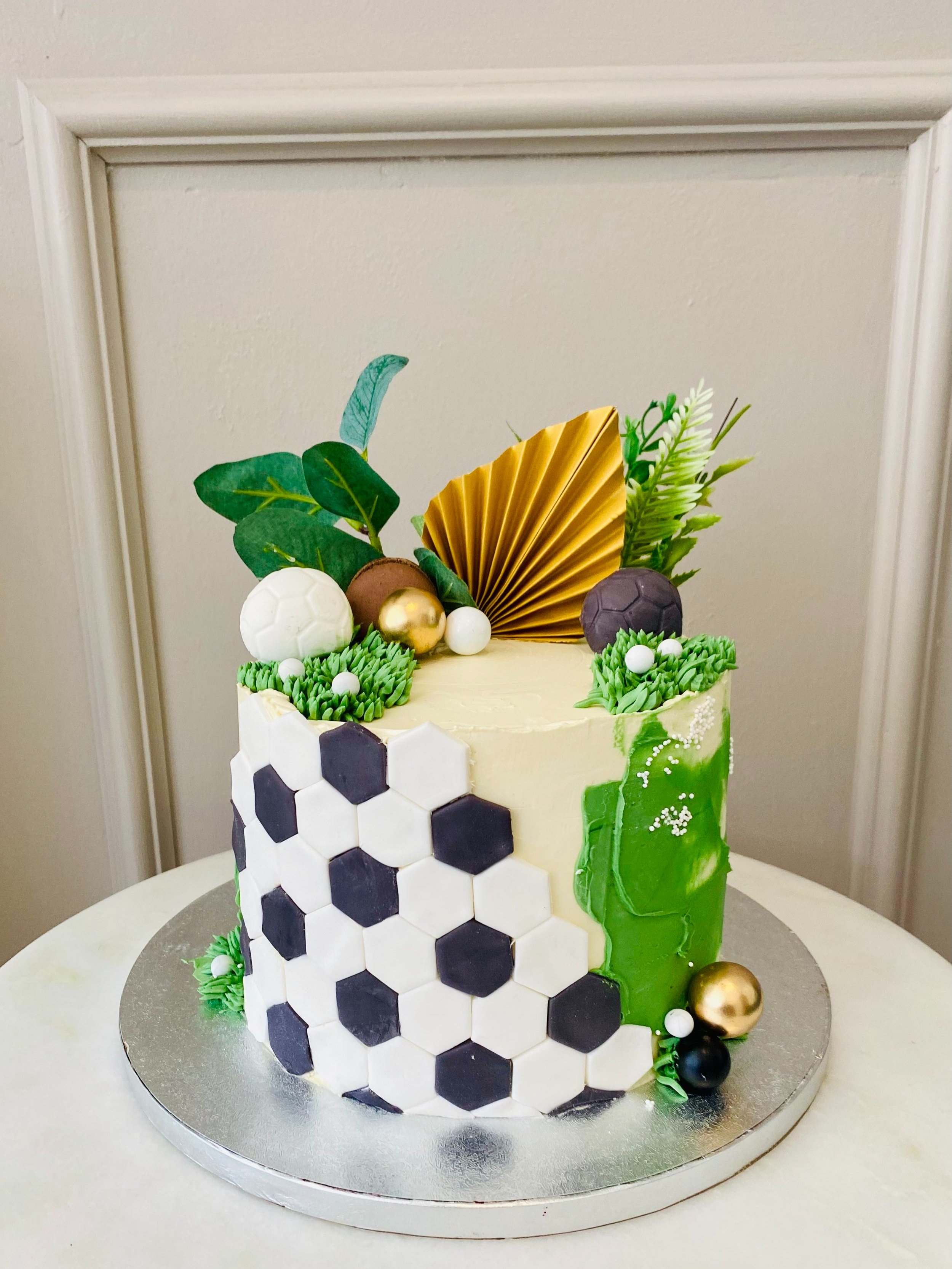 Football+Themed+Cake+%28+Details+in+Gold%29.jpg