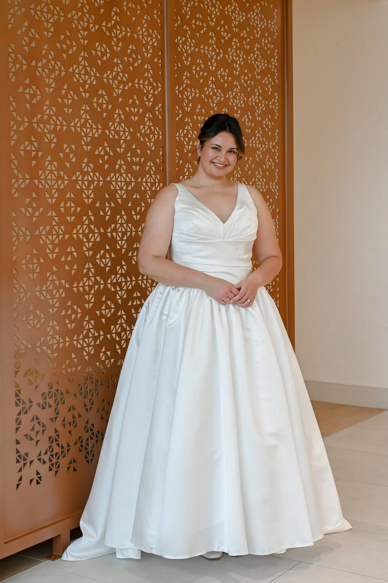 Curve-Couture-Bridal-Plus-Size-Wedding-Dresses-Unforgettable-Lyon-Crenoline.jpg