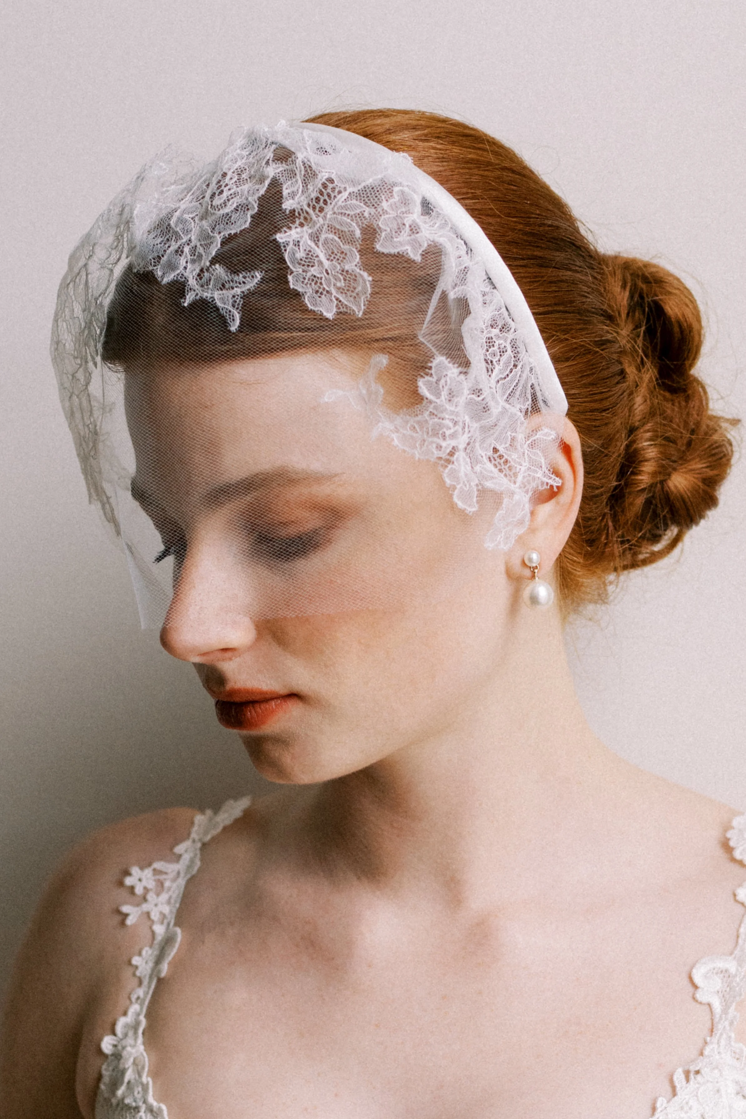 2645-tulle-french-lace-birdcage-headband-bridal-veil-short-wedding-twigsandhoney-f.jpg