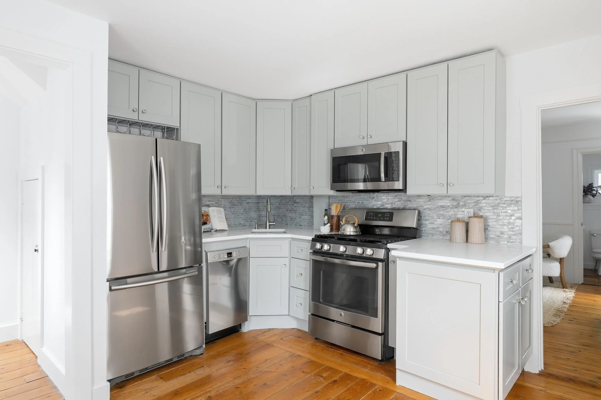 10-web-or-mls-41184-19 Third St-RE-PH-OF.jpg