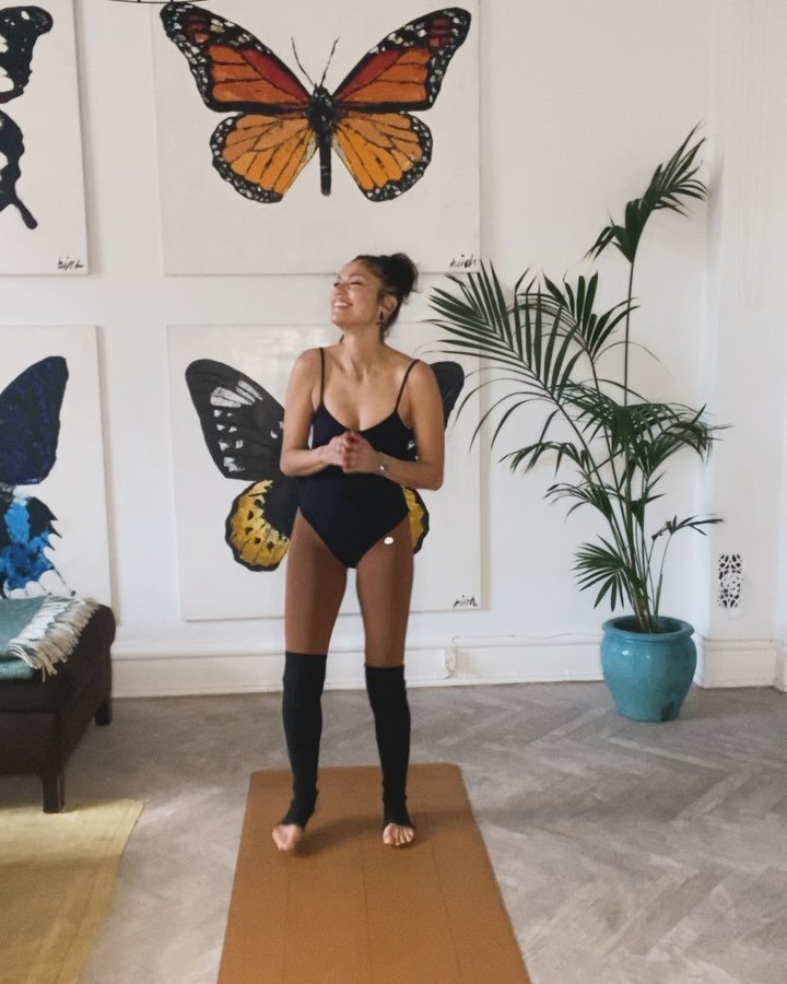 S&oslash;ndagstr&aelig;ning 

Her f&aring;r I en l&aelig;kker fullbodytr&aelig;ning! Det eneste, I skal bruge, er v&aelig;gte og en toningball. Vi kommer godt igennem hele kroppen! 🏋️&zwj;♀️💥

Jeg kommer til at sige, det er fredag, men det er jo s&