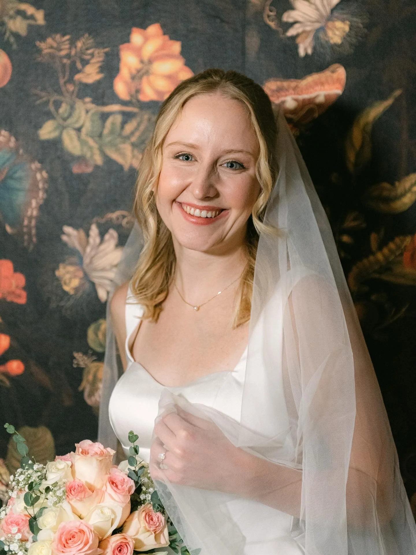 Now that she is officially Mrs. Gibson, I&rsquo;m so excited to share some of my favorites from Lindsey&rsquo;s bridal portrait session! 👏🏻 @thefieldandforest_ was the perfect backdrop for these classic and timeless portraits. 😻 From the embroider