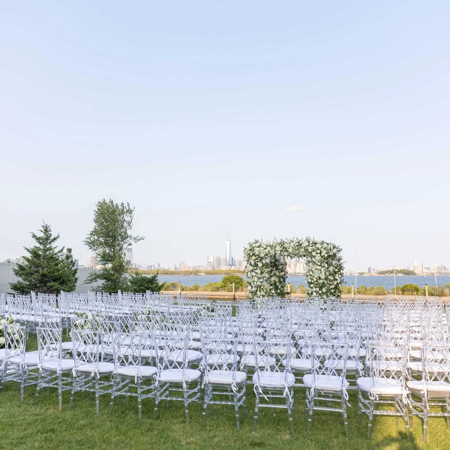 Unforgettable experiences require attention to detail. At @hudsonhousenj, we sweat the small stuff to ensure your wedding day is truly mold-breaking. 
.
.
Planner &amp; Designer @bjornvwevents 
Venue @hudsonhousenj 
Florals @iviejoyfloralarts 
Photog