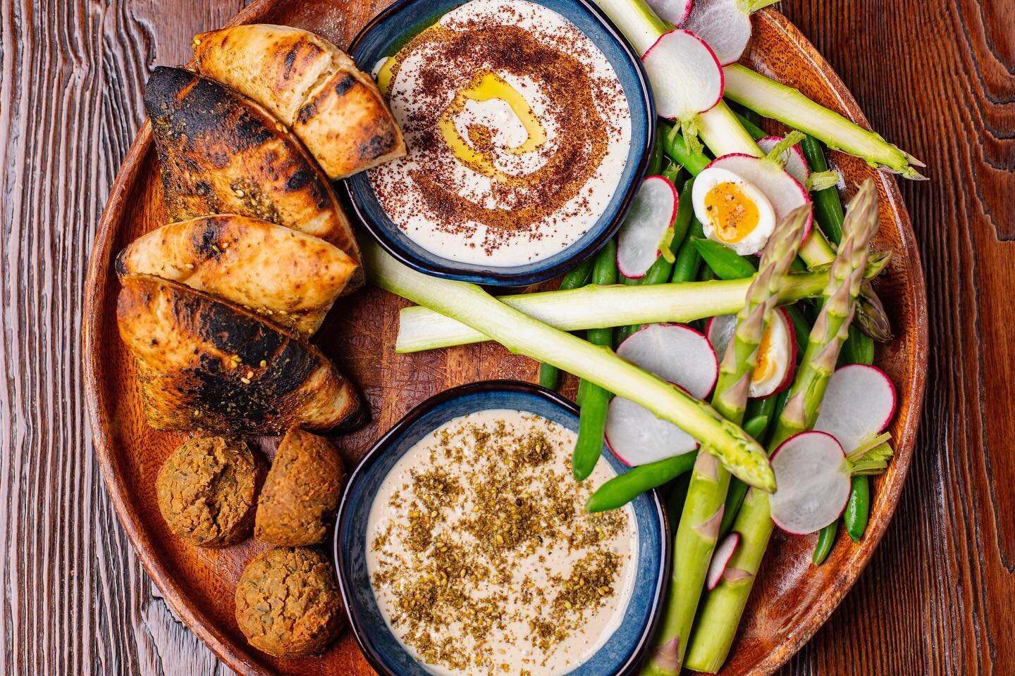 Our Mezze Plate is a great way to start off your dinner with us! Served with fresh Spring vegetables, whipped Feta, jammy Quail Egg, Tahini dip, Falafel and Pita. Make your reservations! Dinner starts at 5 PM.
.
.
.
 📷 : @gnarshredjab
.
.
.
#tullula