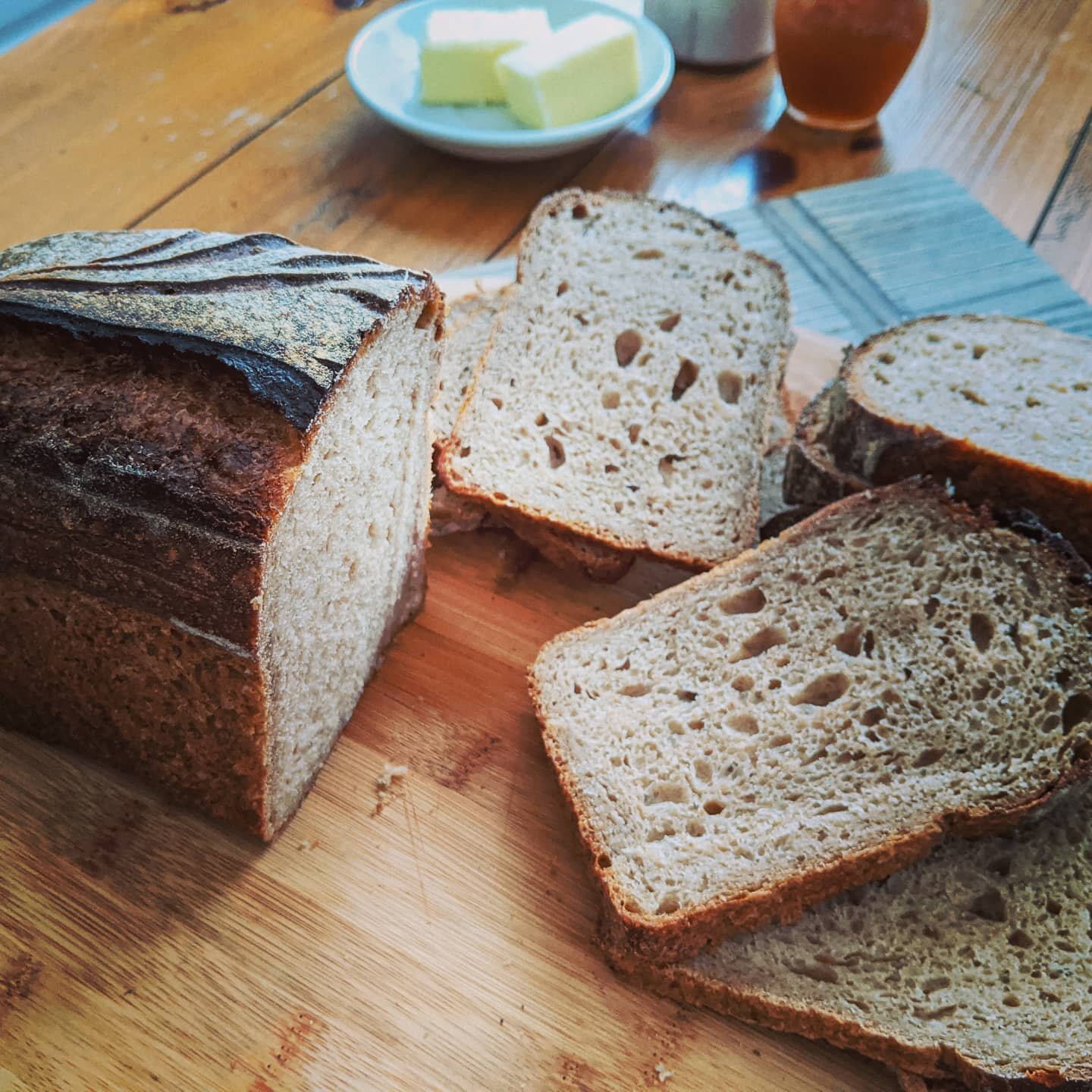 Totally getting down with a Country Sour loaf from @osonobread - The flavor is OUTSTANDING.  Seek out this loaf!
.
.
#atlanta #baking #bread  #cottagebakery #farmersmarket