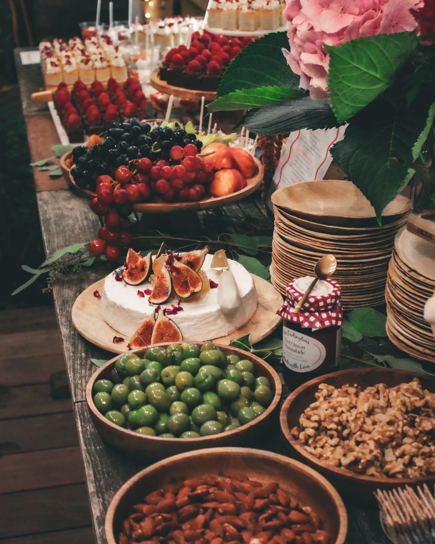 A ✨late-summer✨ nights dream 

The &lsquo;deconstructed&rsquo; graze &ndash; all the flavours you know and love from our platters, served up on rustic boards and bowls, with a fresh flower installation in keeping with my clients colour scheme

Cute m
