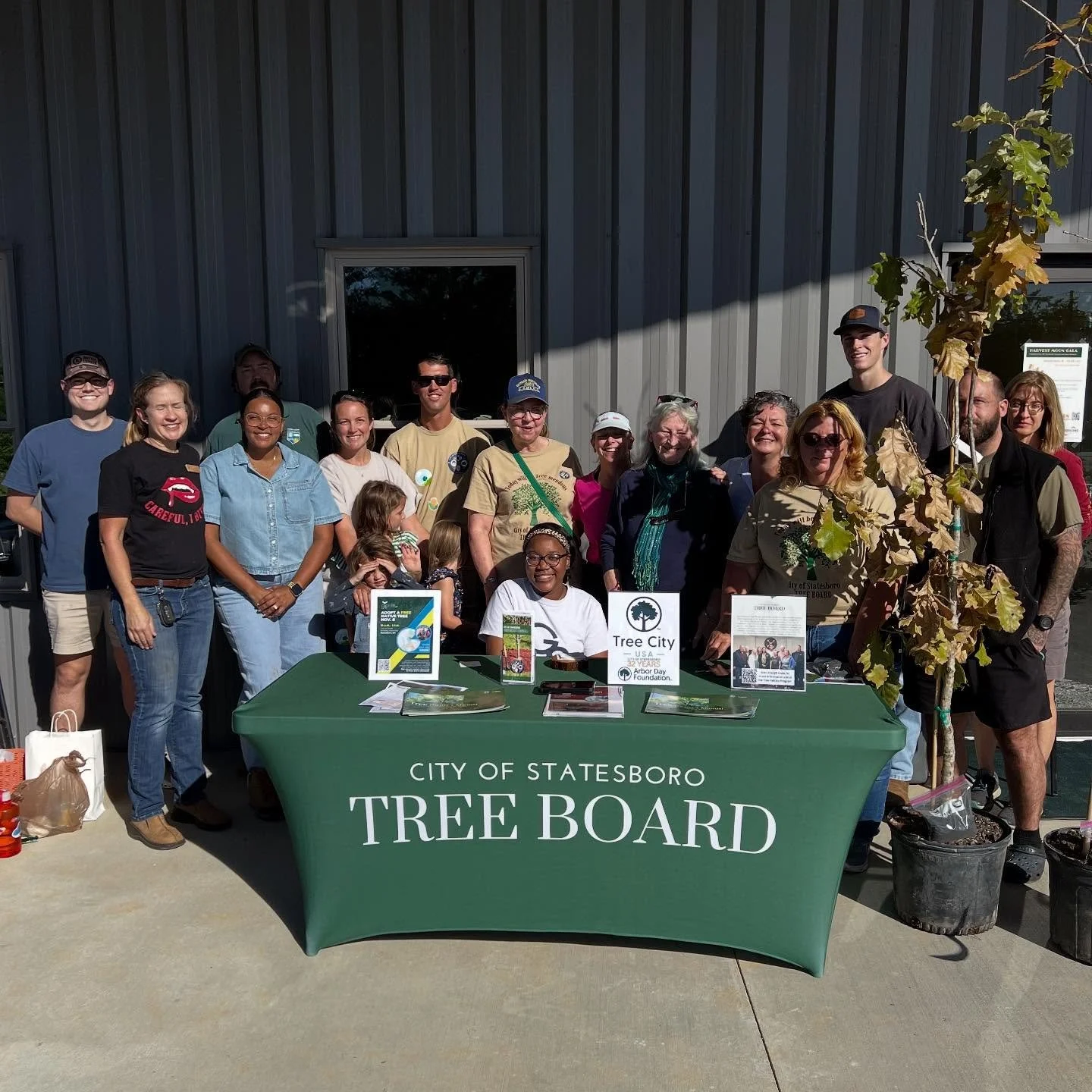 ๐ณโจ Our hearts are full! We were absolutely blown away by the incredible turnout and community spirit at our Tree Giveaway and we are so grateful for all the hands and hearts that poured into serving this community. Seeing so many smiling faces come