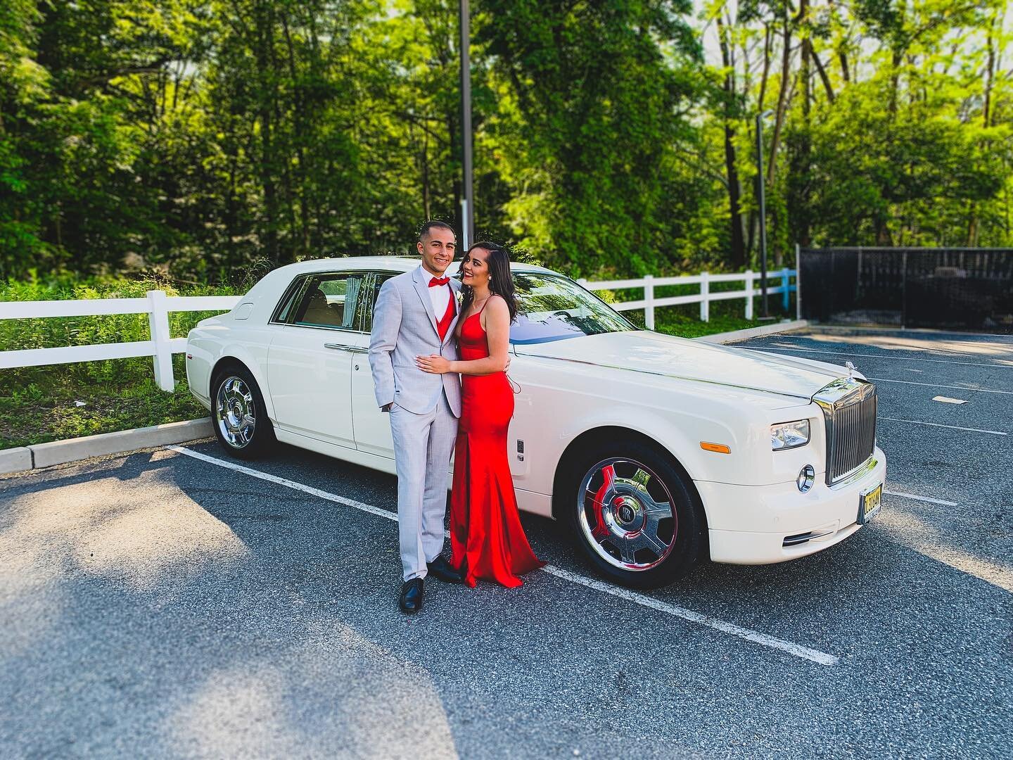 🚨🚨 SPOILER ALERT🚨🚨 
Like, comment, share to your story and tag us on your post and receive 💵 10% discount* when you reserve this gorgeous Rolls Royce ride for your Wedding Reception, Winter Formal, birthday dinner ... be creative 😇  Champagne o