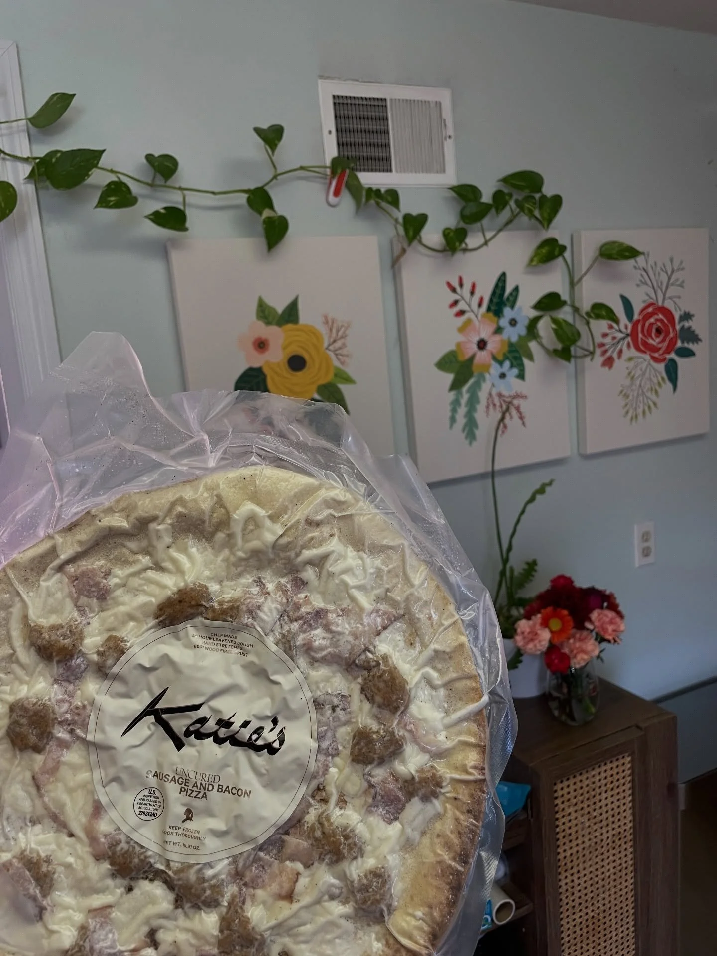 We got a new favorite #frozenpizza in the house. @katiespizzaandpasta #pizza