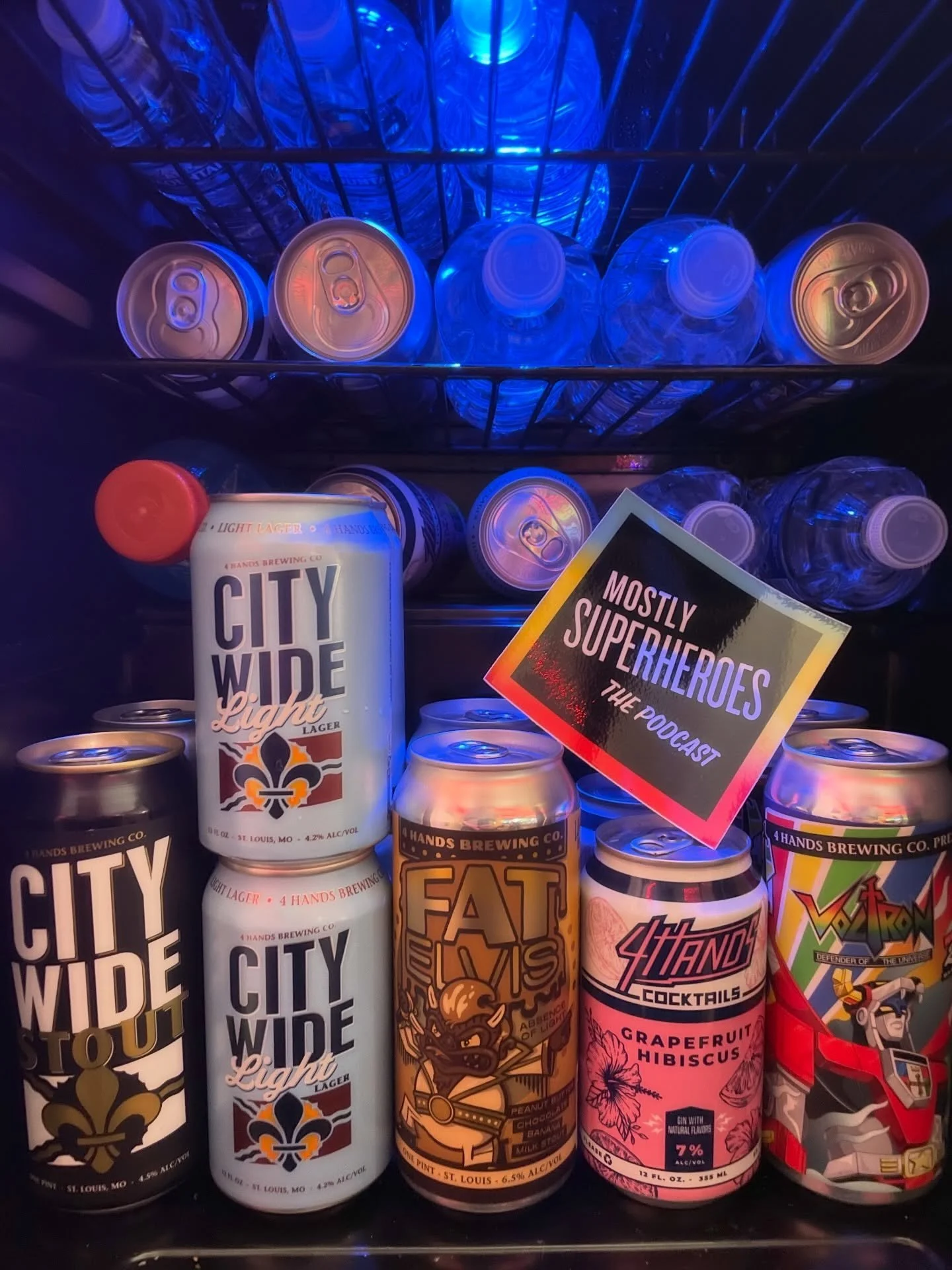 @4handsbrewingco and @store.voltron have taken over the @mostlysuperheroes podcast studio and we have two somethings for YOU!

1. Enter to win a @4handsbrewingco + @store.voltron prize pack by following @mostlysuperheroes and commenting on this post 