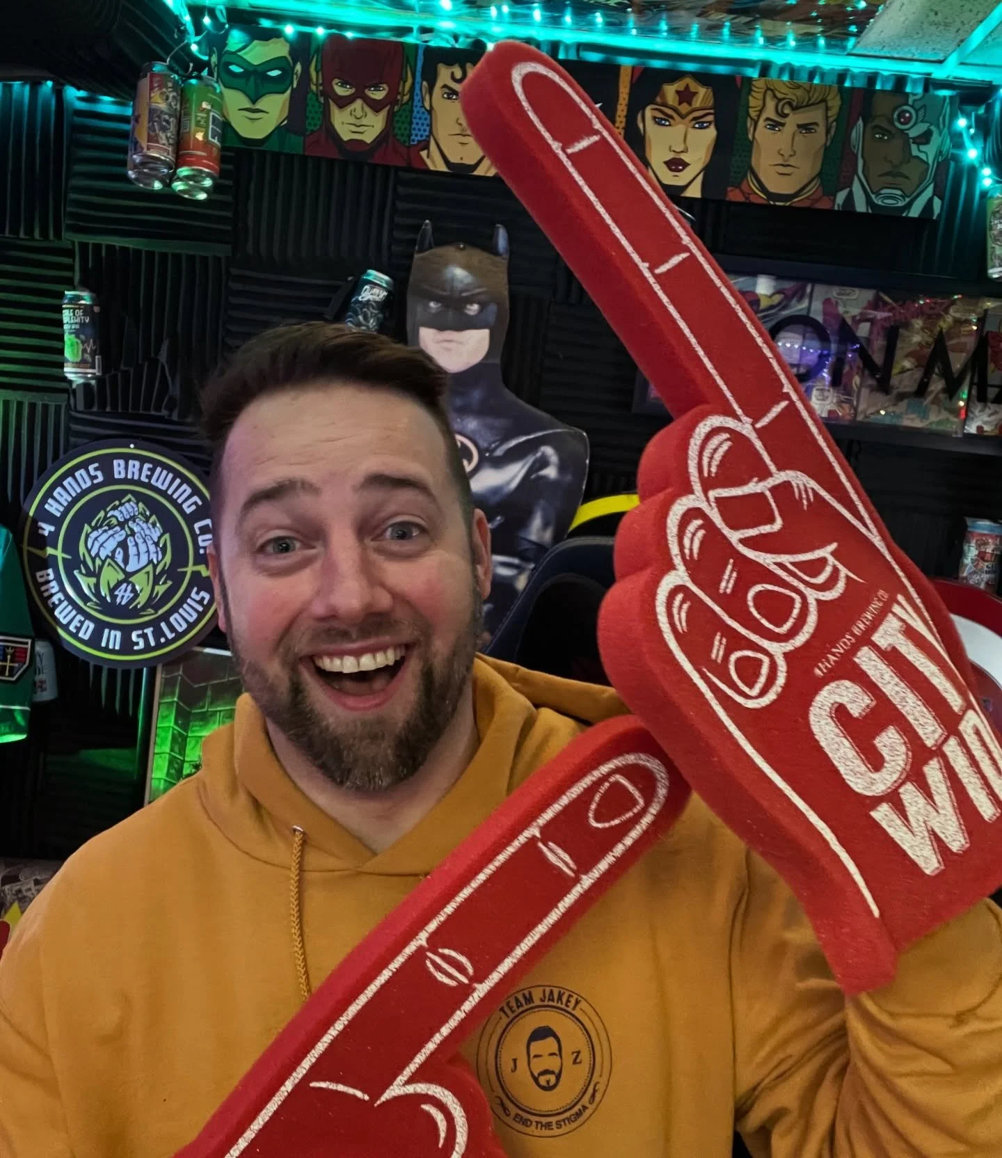 1. We&rsquo;ll be LIVE at 5pm CT with Aaron Perine @sumitlakehornet of @howtowatchfreetv and @phasehero 

2. City Wide American Pale Ale by @4handsbrewingco turns 10 this year and has raised more than $400k for #Stlouis charities

3. @team_jakey has 