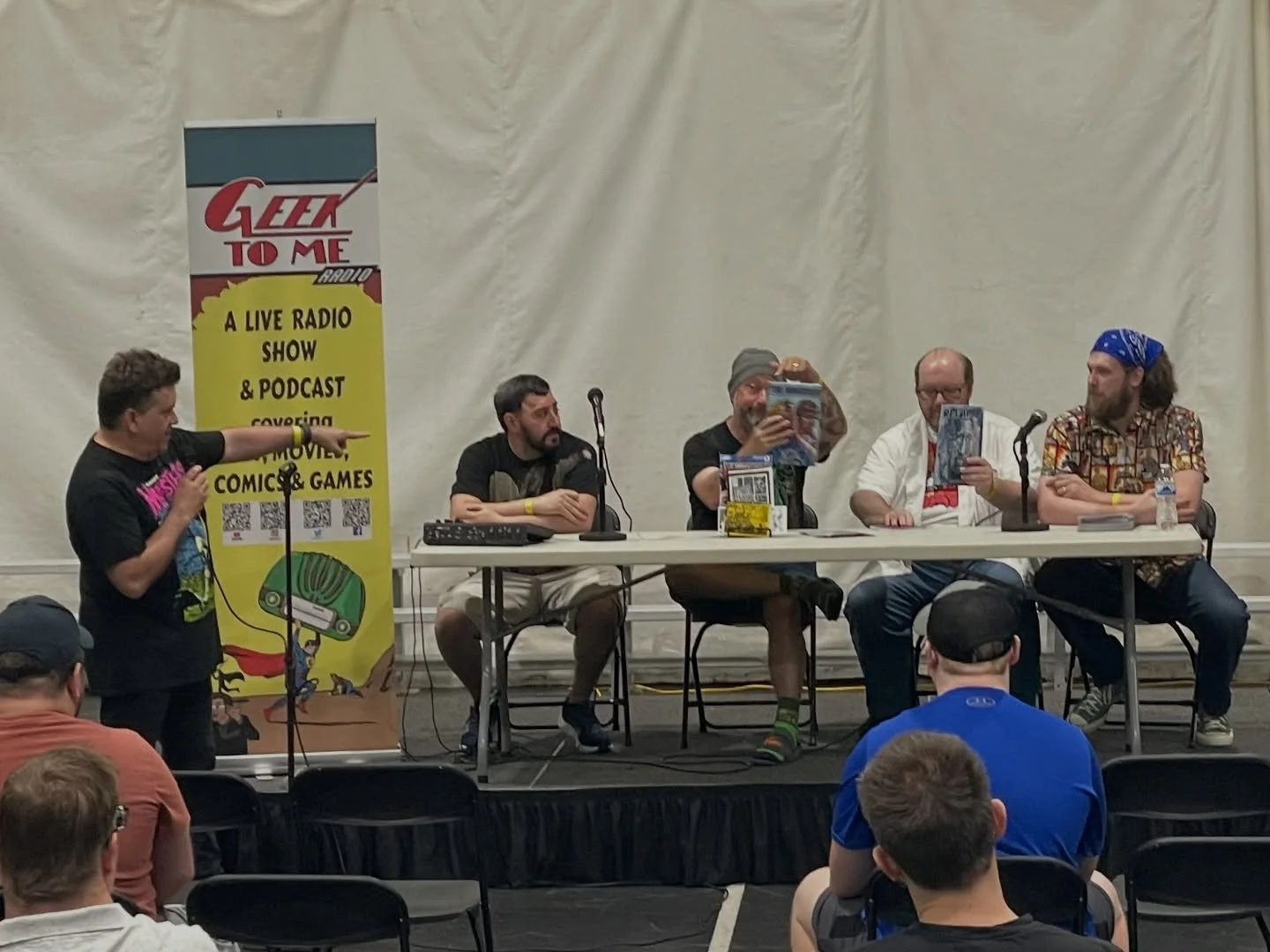 @2riverscomiccon off and running!