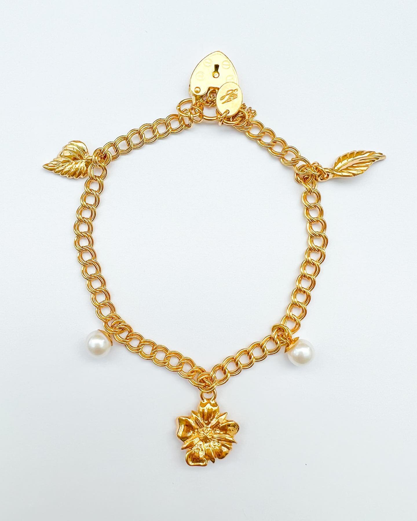 Strawberry flower charm bracelet with fresh water pearls in either gold plated or 9 carat gold. Originally hand-carved in wax (swipe to see wax work), you can see the trace of my hand in every jewel. Order yours now at www.josephinedestael.com #jewel