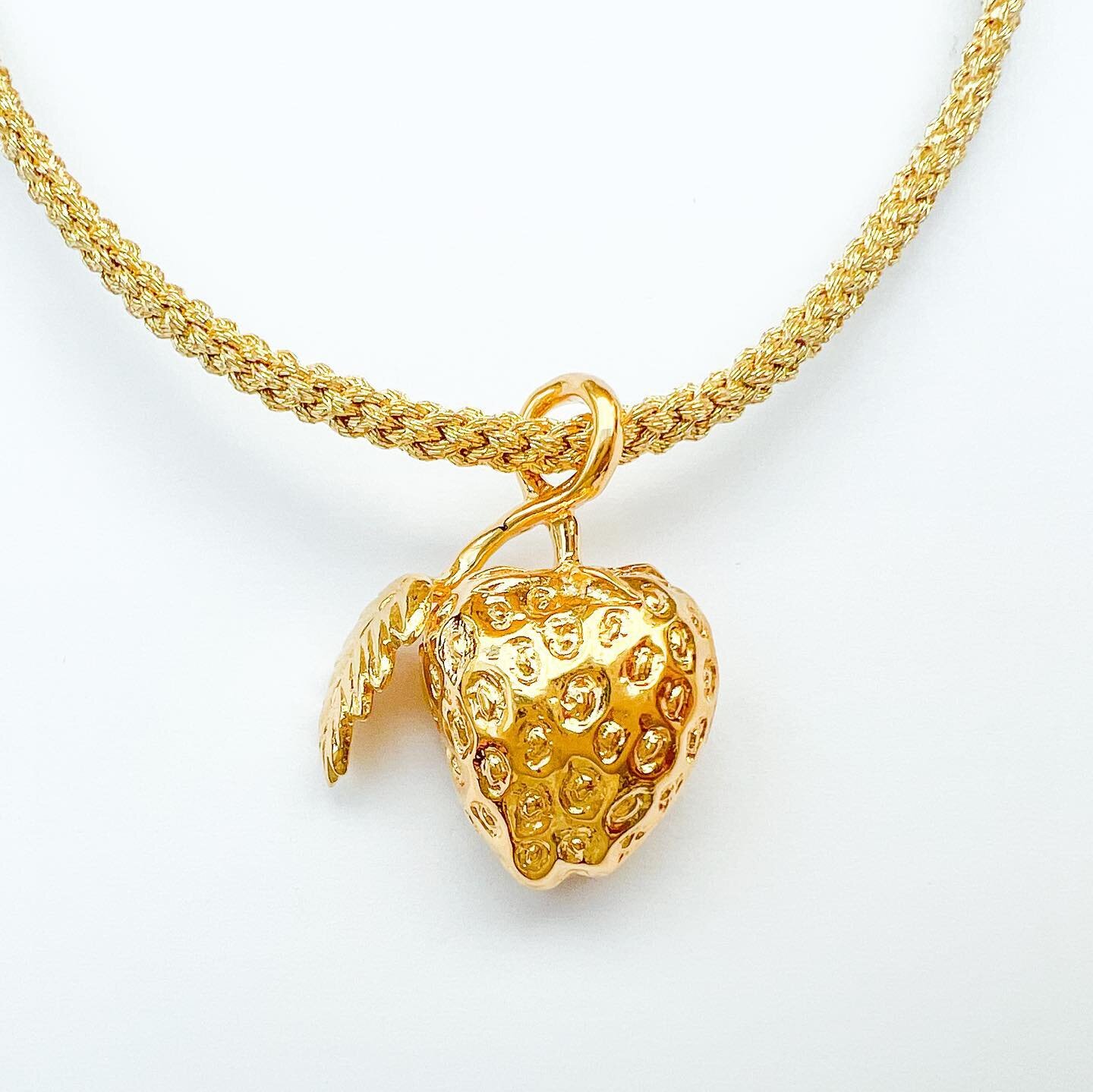 Strawberry necklace in gold plated or 9 carat gold with handwoven gold thread. Originally hand-carved in wax (swipe to see wax work), you can see the trace of my hand in every jewel. Order yours now at www.josephinedestael.com #jewellery #lostwaxcast