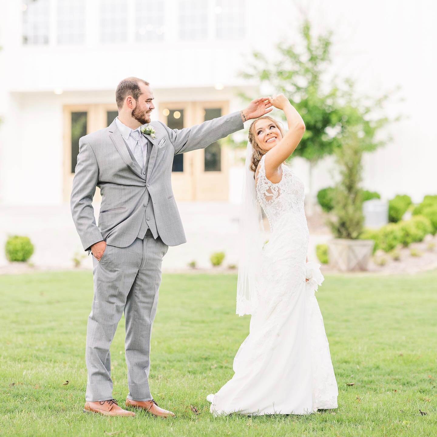 ✨The Daniels (pt. 1)✨&thinsp;&thinsp;&thinsp;&thinsp;&thinsp;
I have so enjoyed working on Taylor and Justin's wedding gallery. It was a day full of joy and laughter. Here's a few of their sneak peeks for now :)&thinsp;&thinsp;

I am heading out for 