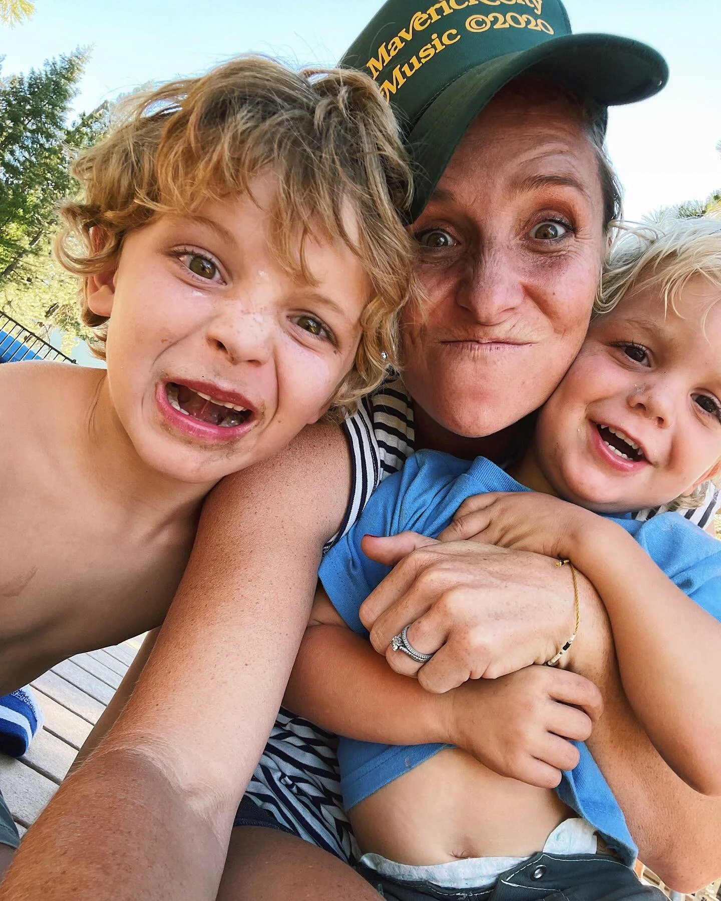 Spending the week @humelake with my best guys.

Grateful to vacation at one of my favorite places with some of my favorite people: @kimifategros @cadey_fenn @sammienklein #BethBalmer @fosterandjedidiah