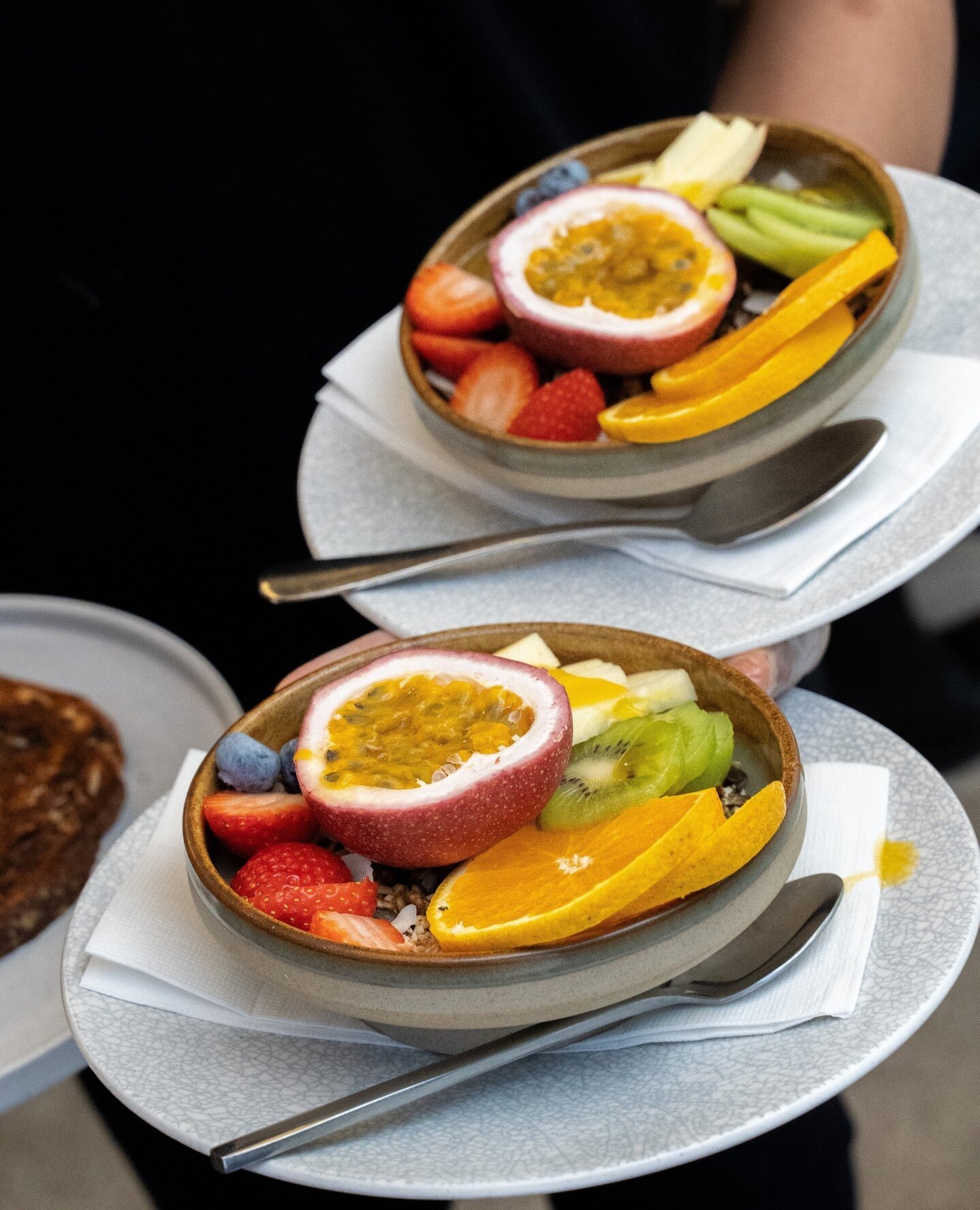 With this cold snap coming through you may be thinking a hearty hot breakfast but wait STOP. . you know what always tastes amazing?, fresh fruit 🥝🍍🍓 ⁠
⁠
Why not try our Granola Fruit Bowl with seasonal fruits, berries, toasted almonds, coconut yog