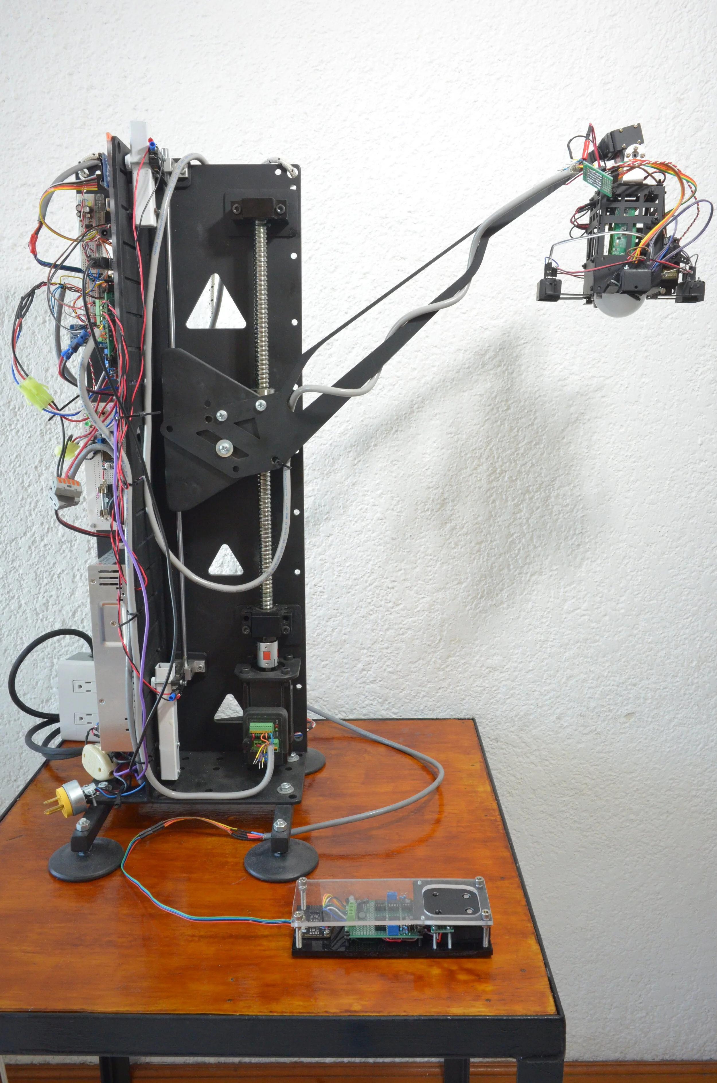 Robot Desk-Lamp: Real-time sensing &amp; parallel processing. (Side)
