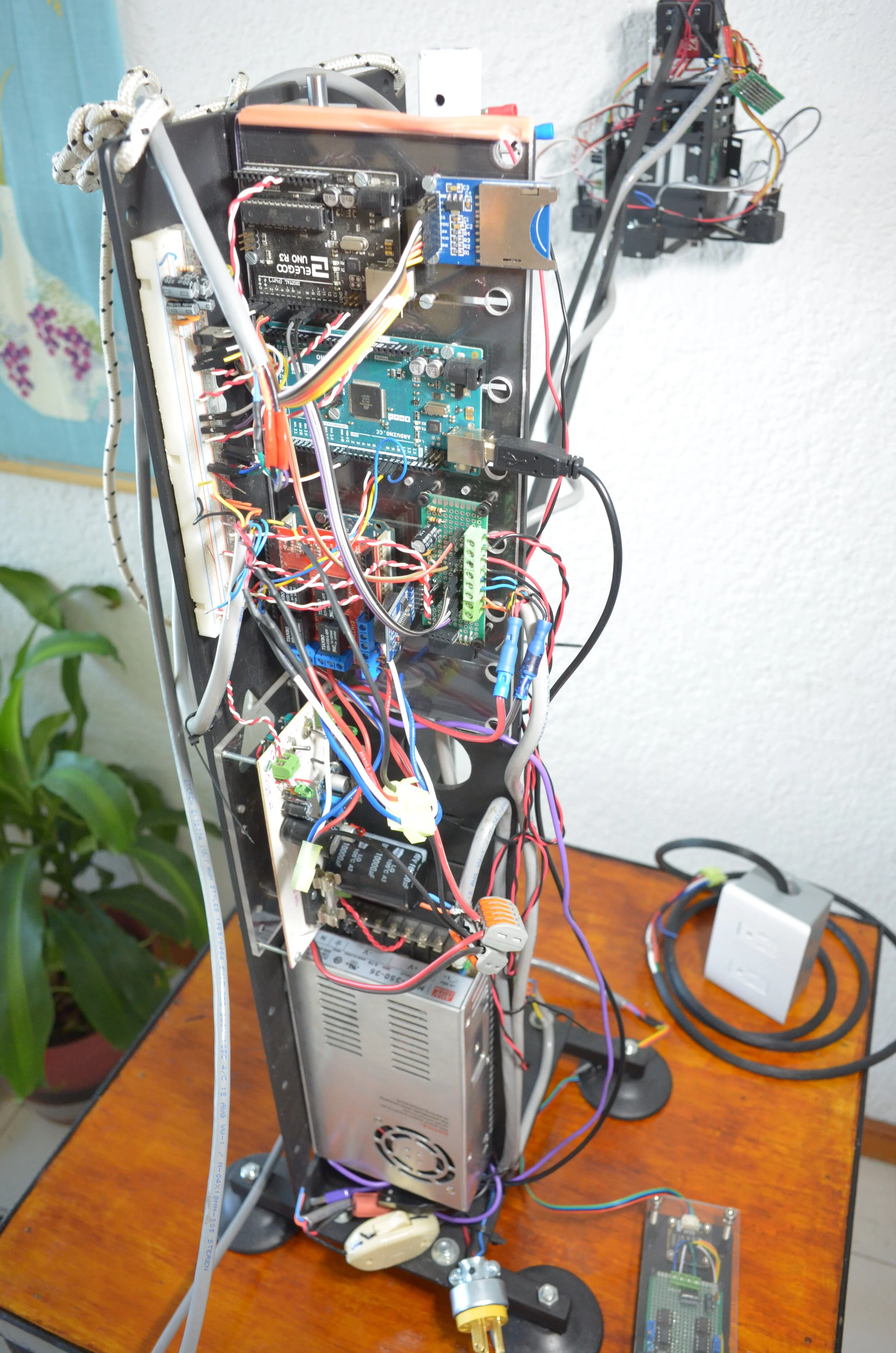 Robot Desk-Lamp. (Back)