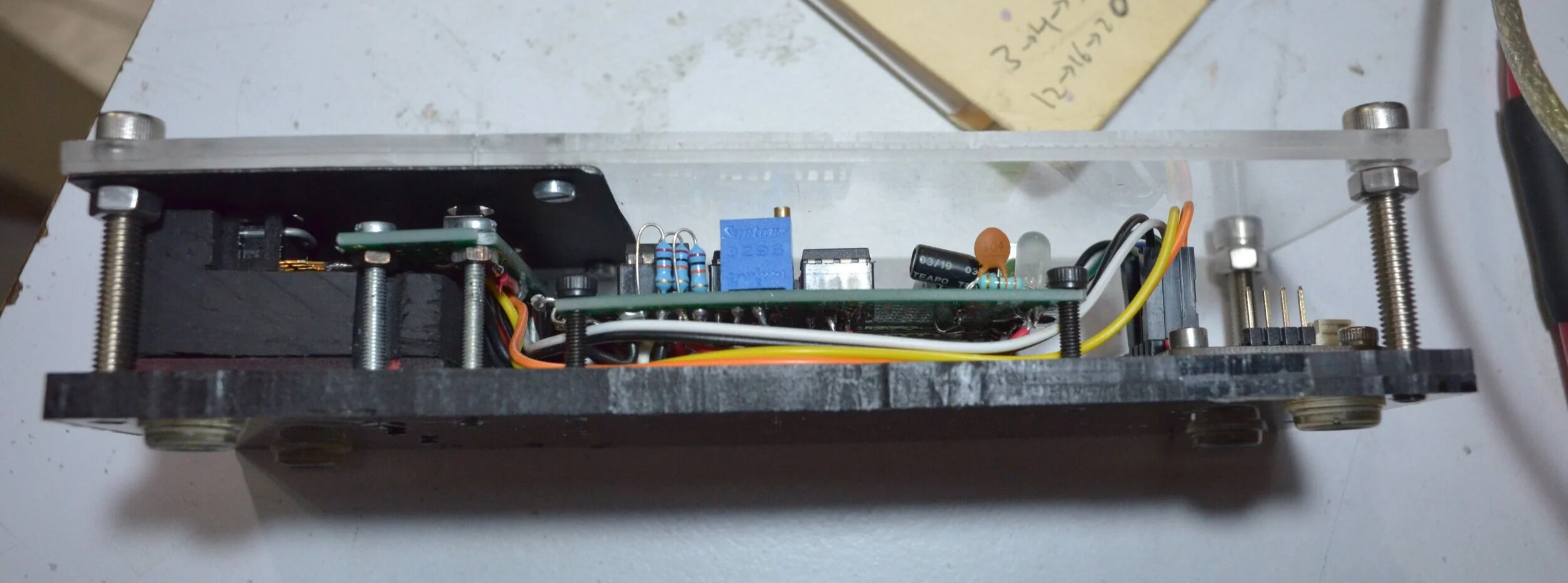 Interface Module. Dimensions: 18 x 6.5 x 3.5 cm.