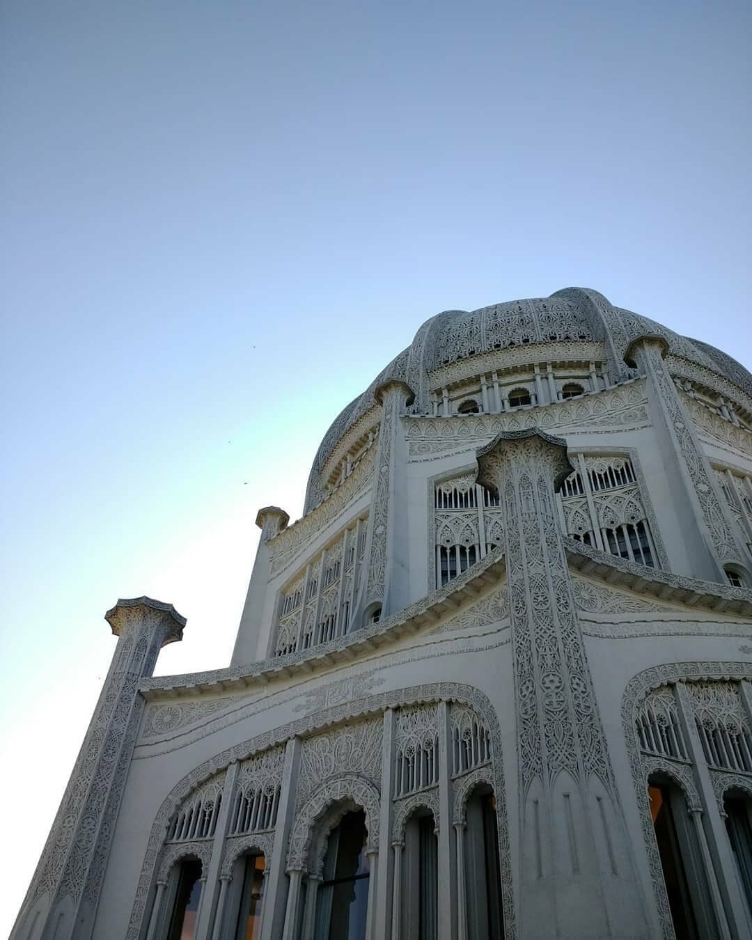 House of Worship in Chicago
A sacred place where people of all identities and backgrounds can find peace, pray, and meditate. 
Baha'i Houses of Worship are nine-sided, symbolizing the many paths leading to one divine source. The ribbed dome symbolize