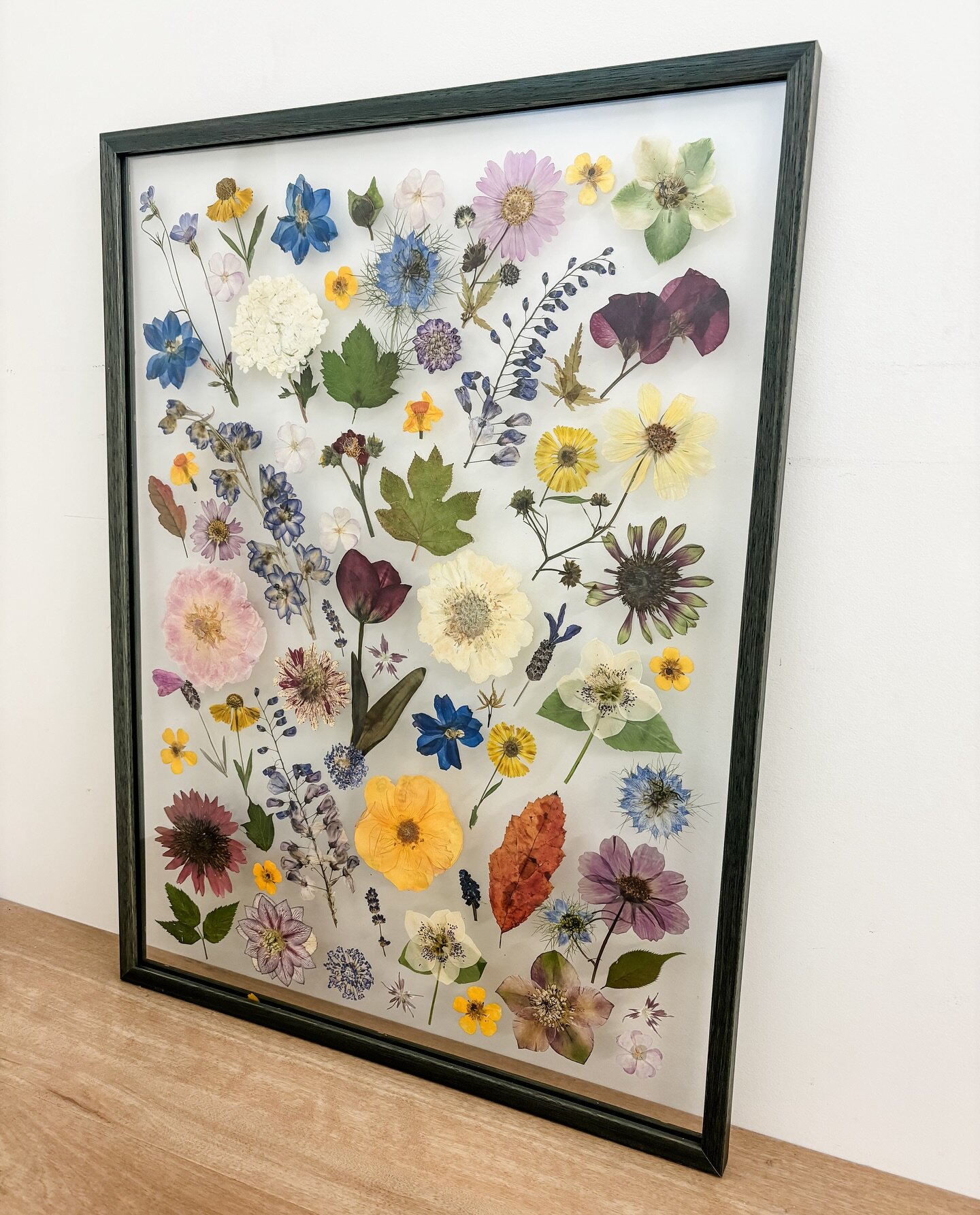 A special project a year in the making 💛 @thegardeningmumma 

Flowers collected and pressed from Annabel&rsquo;s beautiful garden over an entire year to create a special frame, now to enjoy all year round. 

&lsquo;A year of Basil Place&rsquo; frame