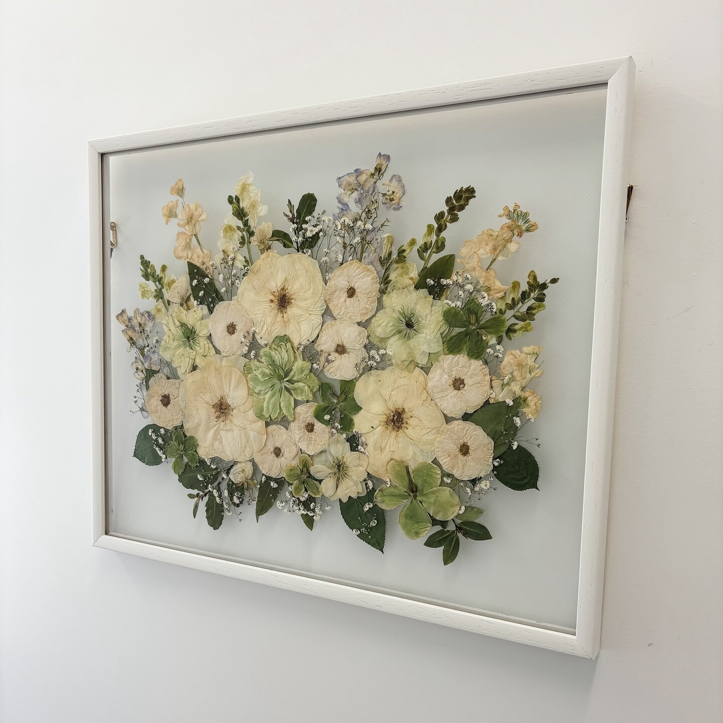 🤍💚🤍💚

Classic frame | Bouquet style | White frame 

#floralpreservation #botanicpress #bouquetpreservation#pressedflowers #pressedflower #pressedflowerart #nzweddings