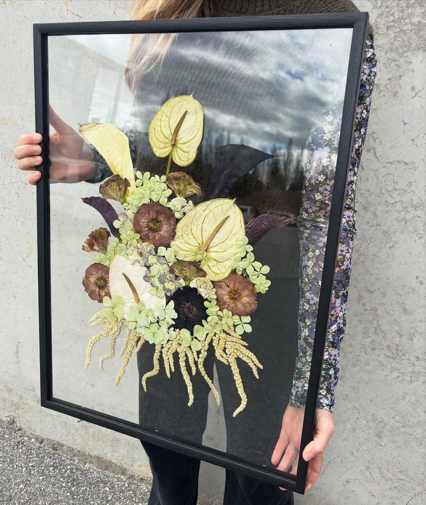 Ok wow. A statement piece in every way 💚

Grand | Portrait | Bouquet | Black 

#bouquetpreservation #pressedflowers #pressedflower #pressedflowerart #nzweddings