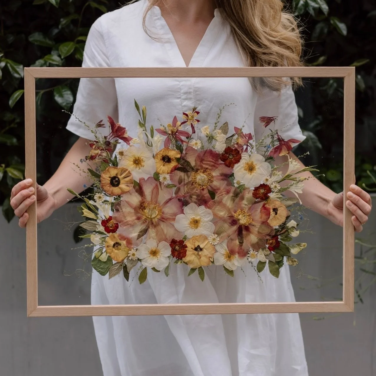 It&rsquo;s peony season and we couldn&rsquo;t be happier! One of our most-asked questions is whether peonies press well &mdash; and the answer is a very happy yes. If you&rsquo;d love your bouquet preserved, now&rsquo;s the perfect time to book in 🤍