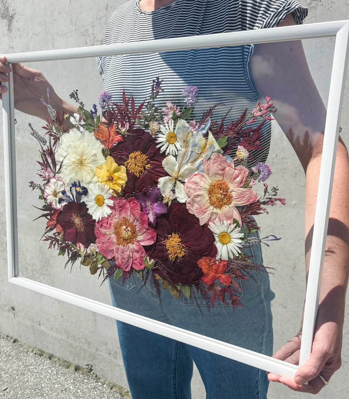 Some gardens deserve to be remembered forever 🤍

Pressed from an iconic landscape at the moment of farewell, this custom frame was gifted at Christmas &mdash; preserving beauty, memory and time.

@chanteclergardens 

Grand | Bouquet | White