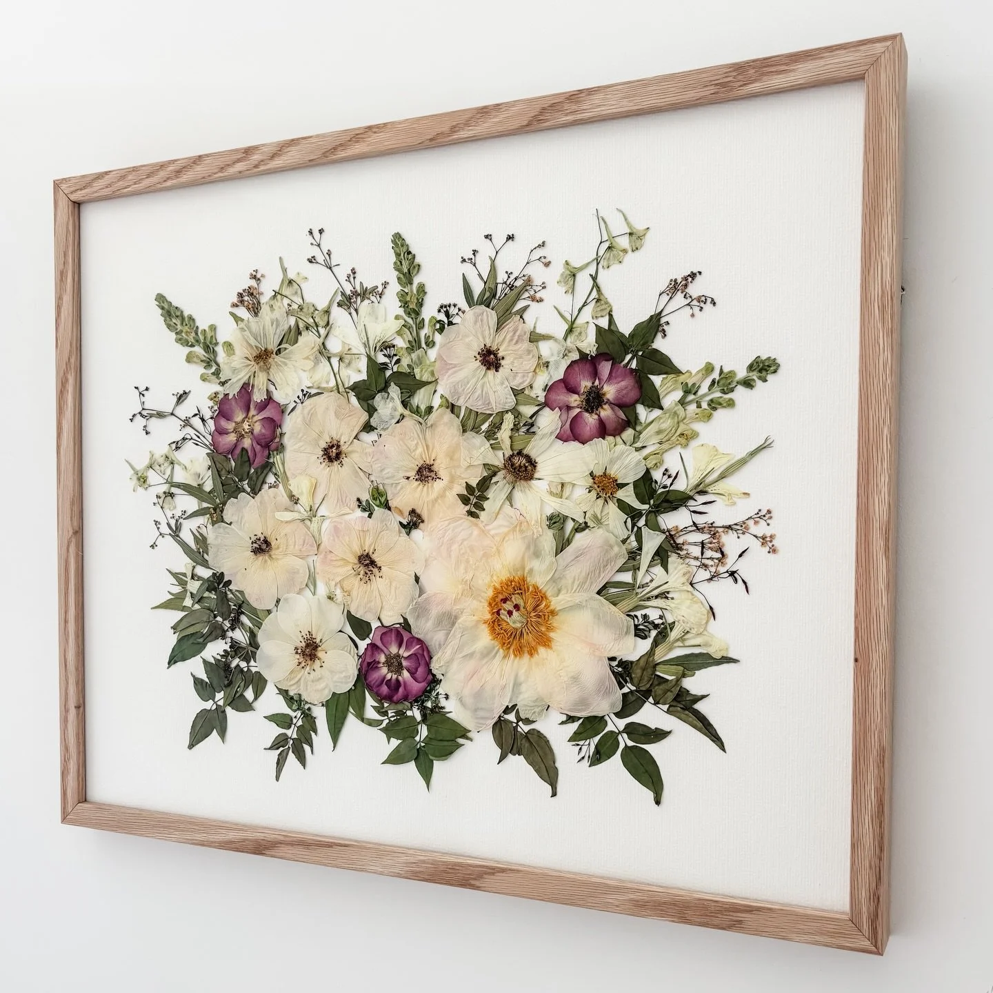 For Michaela 💚

Beautiful florals by @pineapplesage_florist 
📷 @nataliewaughphotographer @tidesandtrailselopements 

Classic | Bouquet | Oak | Fine Art Paper