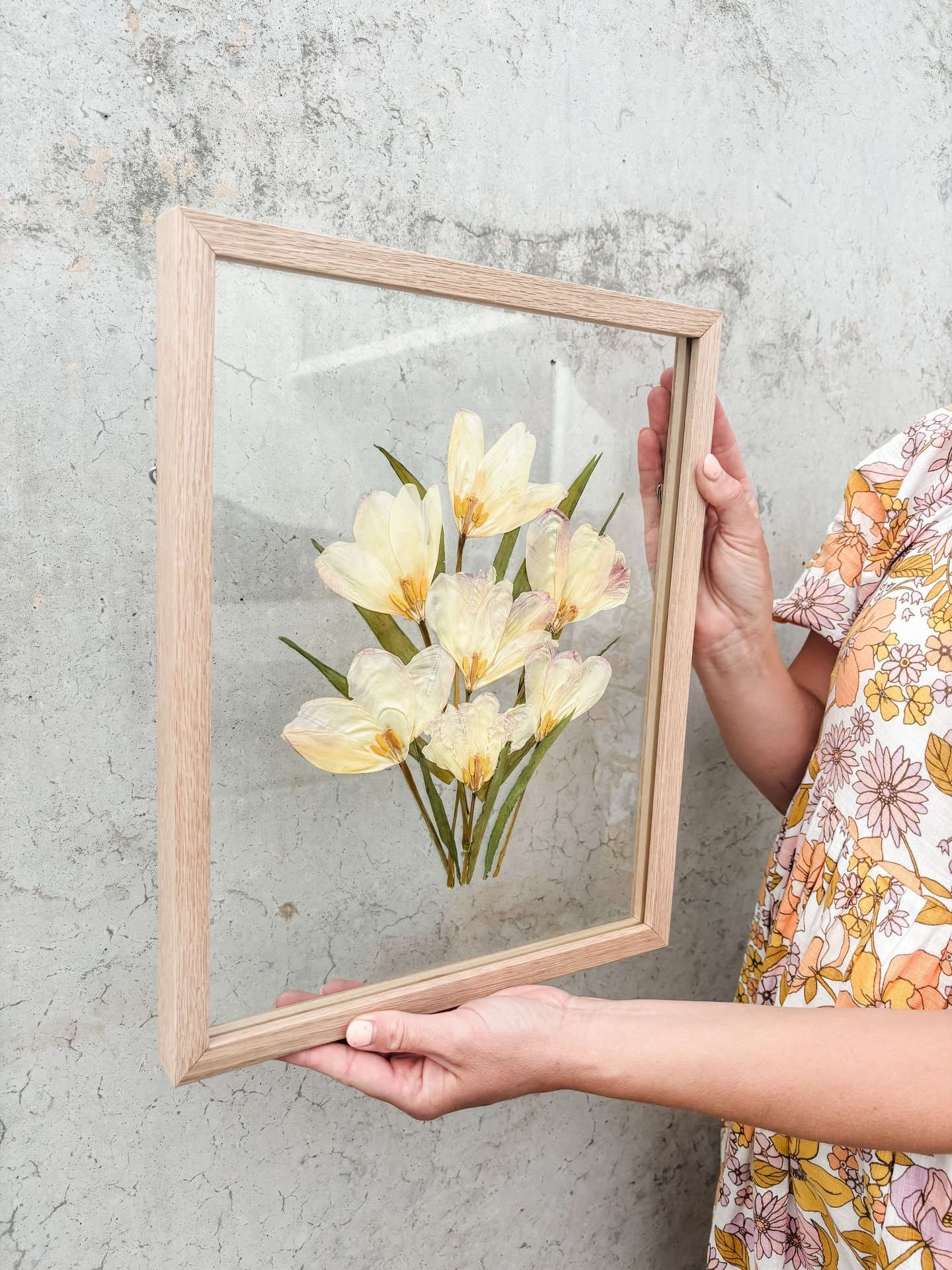 Tulips doing what they do best&hellip; stealing the show 🩷

Not wedding flowers this time, but blooms chosen for a deeply personal reason &mdash; a moment and memory worth holding onto. Carefully pressed and framed so their sentiment lasts far beyon