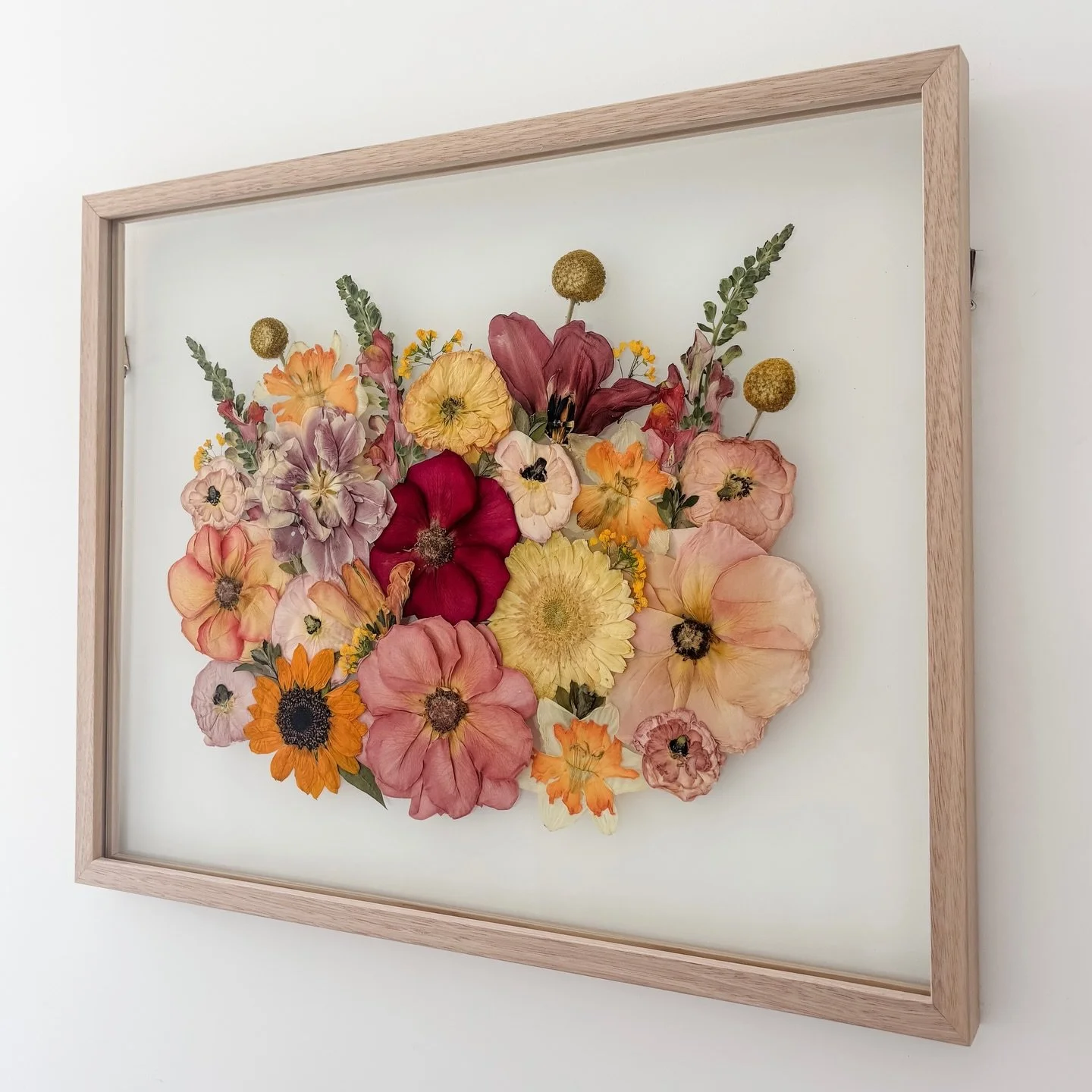 For Eliza 💛

Beautiful florals by @flore.studios. Love love the sunflower and daffodils!
📷 Our friend @run_in_the_shadows 

Thank you so much Eliza for trusting us with your precious flowers!

Classic | Bouquet | Oak