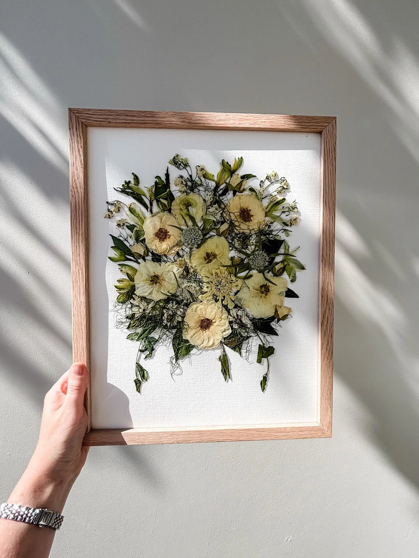 A timeless portrait frame for Brittany 💚

Florals by @la.campanella2022 
📷 @focus_photographynz 

Petite | Bouquet | Portrait | Fine Art Paper | Oak