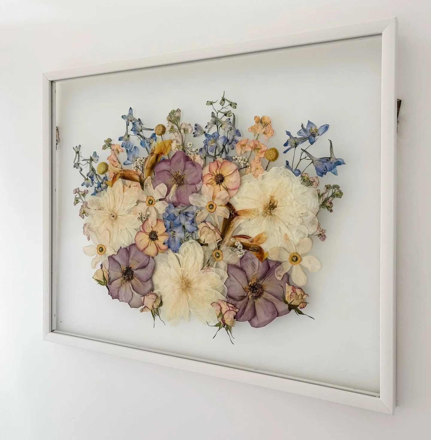 A beautiful before &amp; after for Vanessa &mdash; we loved creating this one 💜

Florals by @eden.florist 
📷 @georgeandjane__ 

Classic | Bouquet | White