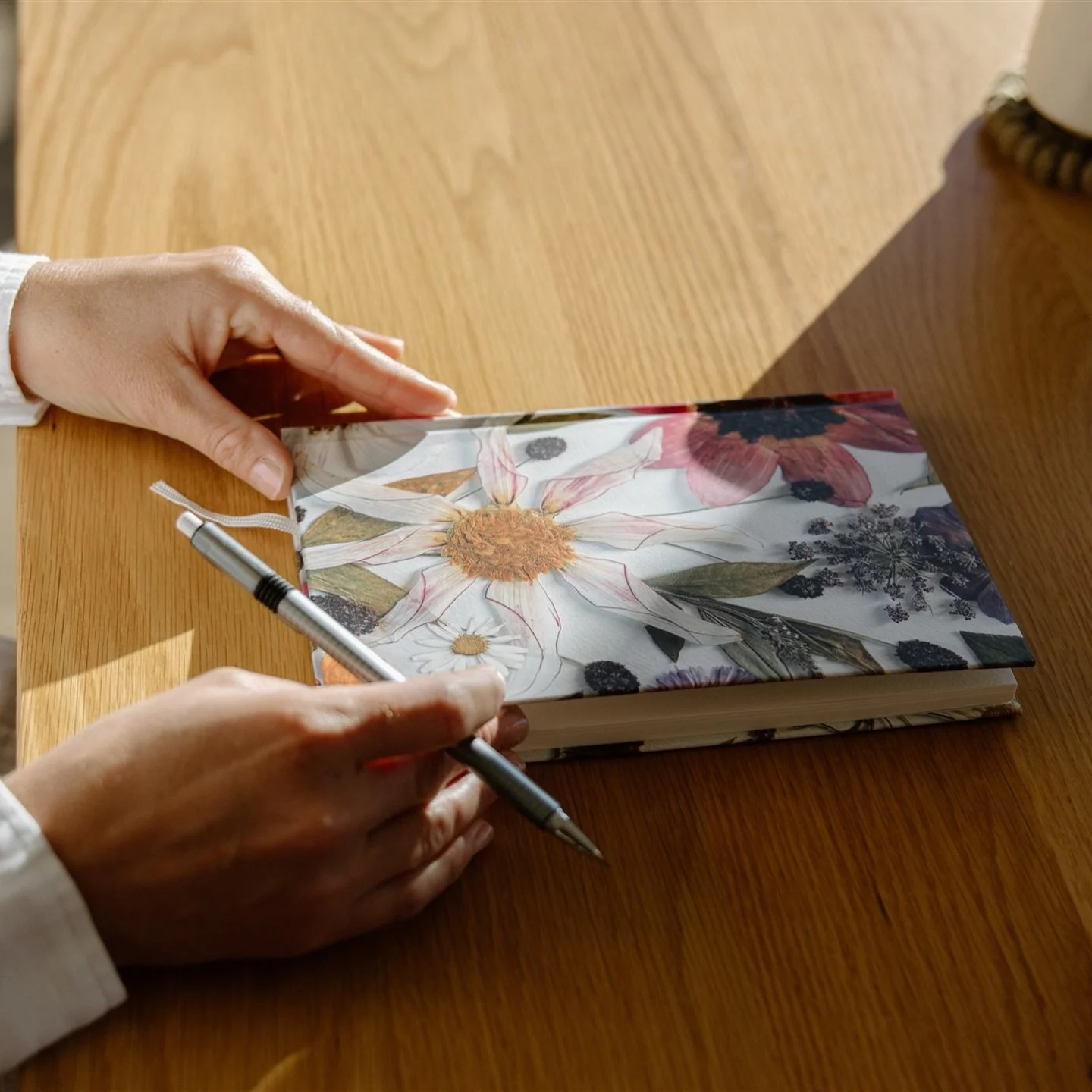 It&rsquo;s here 🤍 The Botanic Press stationery collection &mdash; small artworks for everyday rituals.
Featuring a notebook, a gift card set, and individual cards &mdash; designed to be used, kept, and given.
A year in the making, and now ready to b