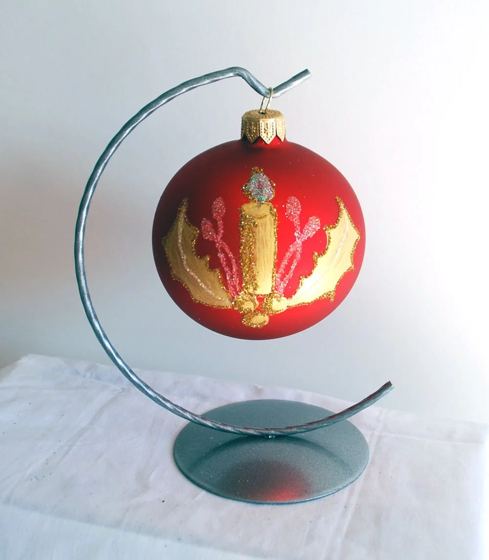 HAND PAINTED GLASS BAUBLE            80mm