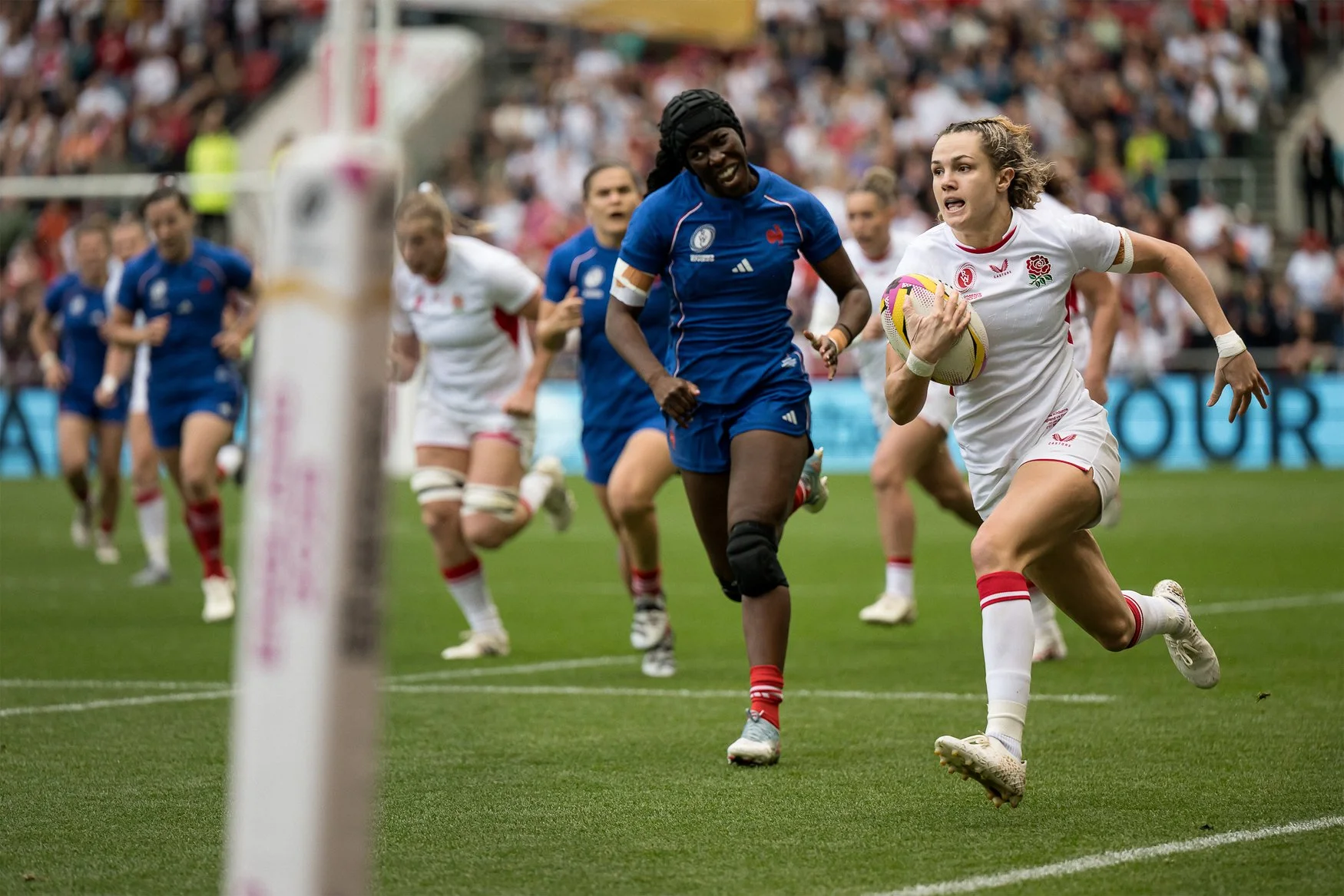 Ellie Kildunne England winger escapes France in semi final rugby world cup