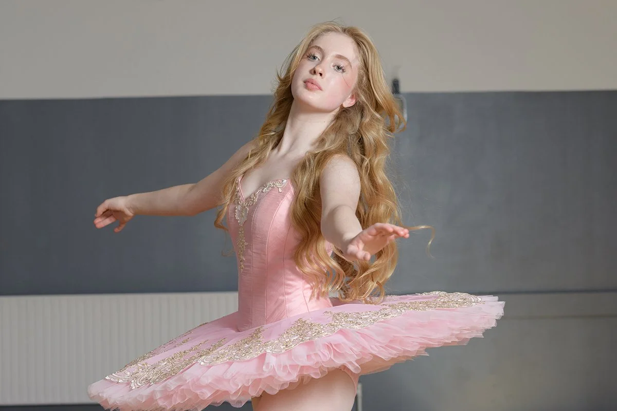  Ballet Dancer in motion 