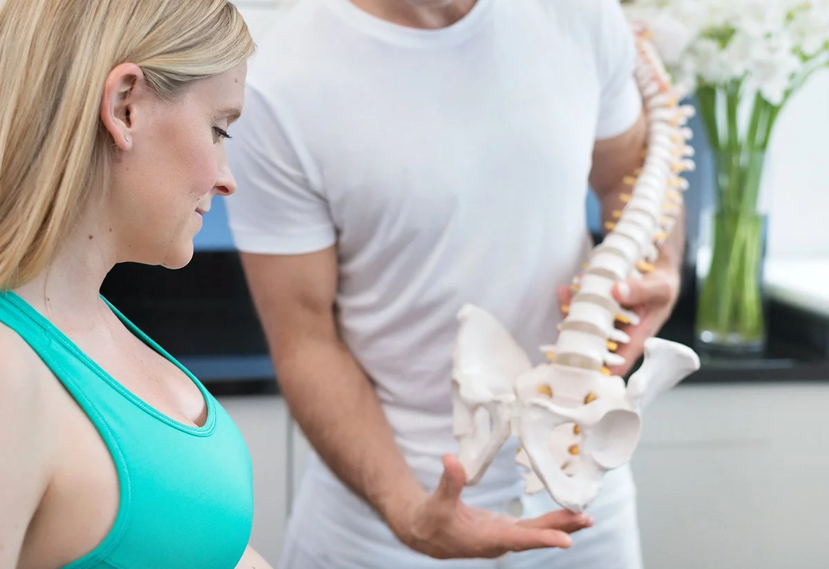  Osteopath explains pelvis instruction to pregnant lady 