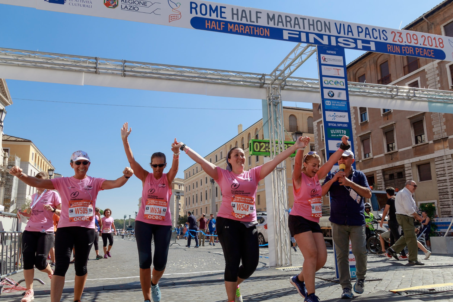 8 Tips for Running a Half Marathon (plus your first training plan)