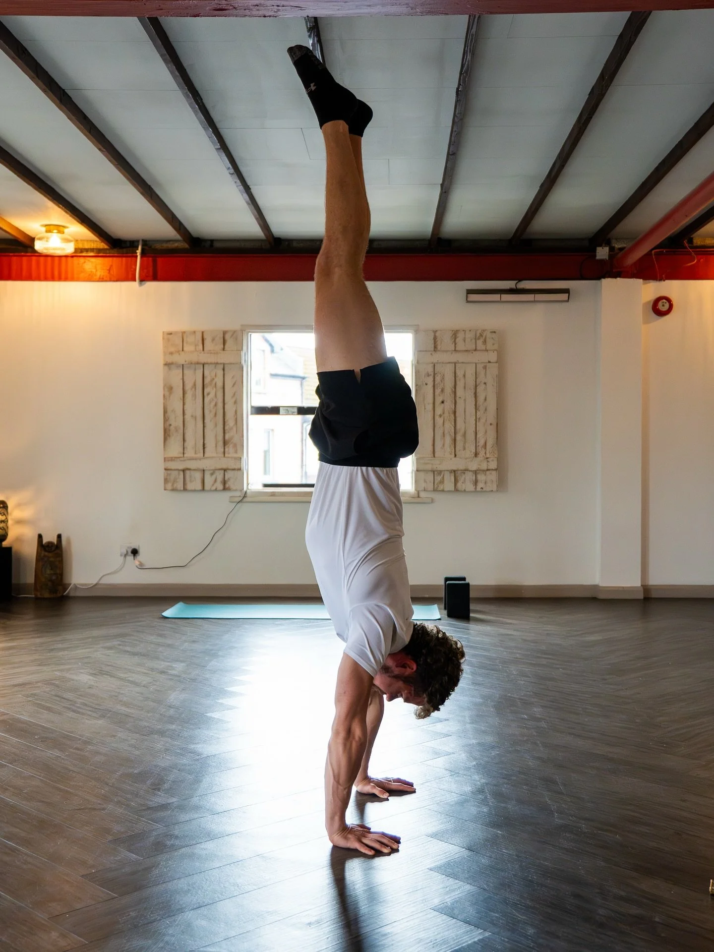Turn your world upside down with @matthewmitchmvmt on Sunday 19th October 2-4pm.
.
Are you curious about handstands but not quite sure where to start?
.
This workshop is for you - yogis, movers and complete beginners.
.
Matthew will break down the fo