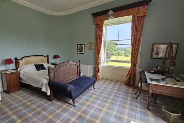castle_king_bedroom.webp