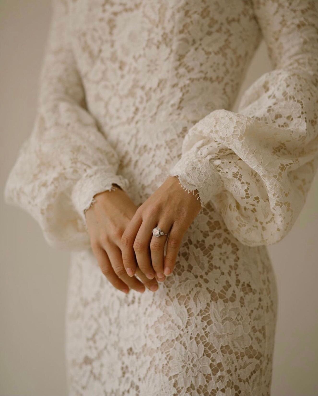 Elegance meets modernity with our MUSTELIN gown, where the delicate floral pattern of the organic lace backs onto fine organic cotton mustlin gauze.
⠀⠀⠀⠀⠀⠀⠀⠀⠀
We love how @gaiastudiono.1 paired their beautiful sustainable jewellery with this look 🤍
