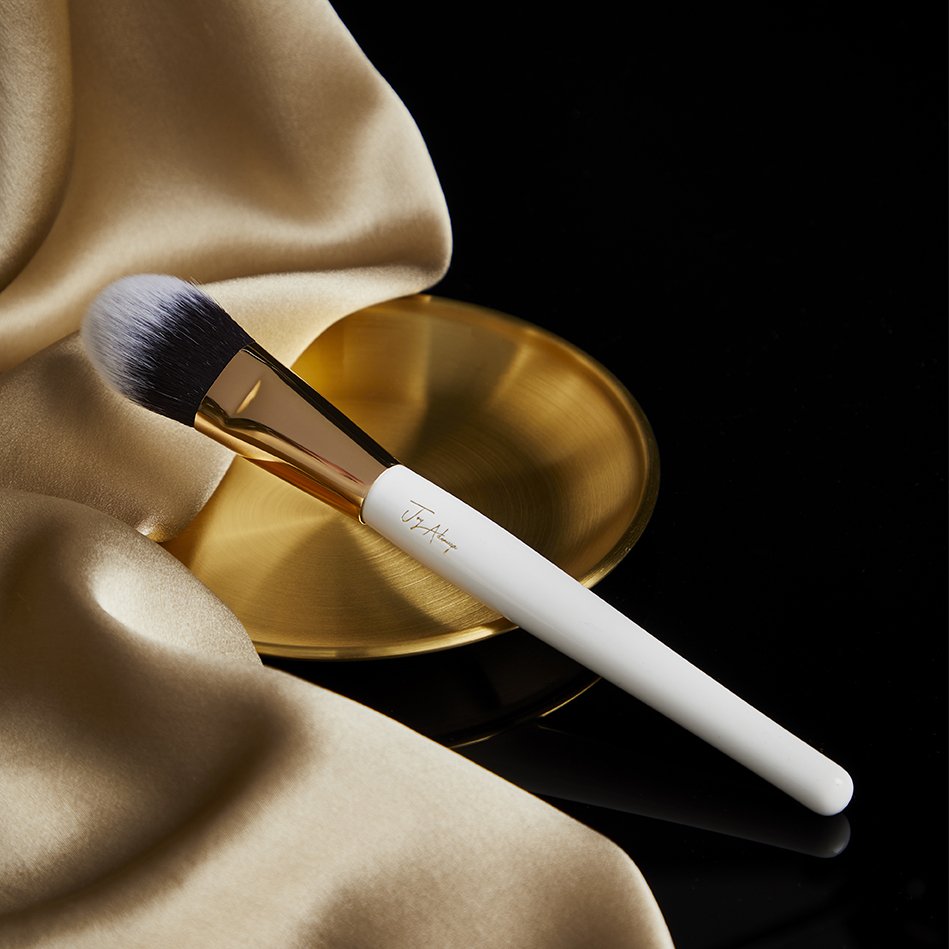 Foundation Helpers Brush 2 (Large Jpeg).jpg
